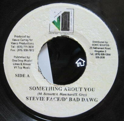 ・アーティスト Stevie Face / D'Bad Dawg ・タイトル Something About You ・レーベル・型番 V1 Records none ・フォーマット 7" ・コンディション(盤) 良い (VG+) ・コンディション(ジャケット) ・コンディション(帯) オビなし ・特記事項 サンプル画像です。実際の商品の画像ではありません 商品写真はバーコード/カタログ番号に対応したサンプル画像ですので、お送りする商品の画像ではありません。帯やライナーなどの付属品は、特記事項に記載されている場合のみ含まれます。プロモやカラーレコードなどの仕様についても、該当する場合のみ特記事項に記載しています。 【ご購入前に必ずご確認ください】 ・本店サイト(www.recordcity.jp)とは価格、送料が違います ・本店サイト、その他支店のオーダーとは同梱発送できません ・注文確定後に別の注文を頂いた場合、注文同士の同梱は致しかねます。 ・別倉庫から発送しているため、店頭受け渡しは対応しておりません ・一部商品は他の通販サイトでも販売しているため、ご注文のタイミングによっては商品のご用意ができない場合がございます。 ・土日祝日はお休みです 金曜・祝前日9時以降のご連絡またはご入金は、返答または発送が週明け・祝日明けに順次対応となります。 ・ご購入後のキャンセル不可 ご購入後のキャンセルはいかなる理由においてもお受けできません。ご了承の上、ご購入くださいませ。 ・日本郵便(ゆうパック/ゆうメール)によるお届けになります。 ・中古品であることをご理解ください 当ストアでは中古商品を主に販売しております。中古品であることをご理解の上ご購入ください。また、一部商品はRecordCityオンラインストアで試聴可能です。 ・返品について お客様のご都合による返品は一切承っておりません。 表記の内容と実際の商品に相違がある場合、また針飛び等で返品・返金をご希望される場合は、商品の到着後1週間以内にご連絡ください。商品の返送をこちらで確認後、キャンセル・返金を行います。 コンディションVG以下の商品は返品できません。プレイに影響のない表面のこすれ傷、プレス起因のノイズ盤は返品の対象外です。 【コンディション表記】 ・ほぼ新品(M-)(Like New) 完全な新品。未使用。当店ではほぼ使用しません ・非常に良い(EX)(Excellent) 中古盤として美品な状態。わずかな経年を感じるものの傷みを感じさせない、当店基準で最高の状態 ・良い(VG+)(Very Good Plus) 丁寧に扱われた中古品で、軽い使用感がみられる。 ・可(VG)(Acceptable) 使い込まれた中古品で、「良い」よりもさらに使用感がみられる。 ・悪い(VG-)(Bad) 状態が悪いアイテム。使用の保障はなく、再生不可、針飛び、目立つノイズがあるかもしれない。状態によるクレーム不可。返品不可。 ・非常に悪い(G)(Very Bad) 「悪い」よりさらに状態が悪いアイテム。使用の保障はなく、再生不可、針飛び、目立つノイズがあるかもしれない。状態によるクレーム不可。返品不可。 ・ジャンク(Fair)(Junk/Fair) 割れている、反っている、水ダメージがある、カビ、ジャケットが分離している、ひどい書き込み、ひどい擦れなど最低の状態。使用の保障はなく、再生不可、針飛び、目立つノイズがあるかもしれない。状態によるクレーム不可。返品不可。 ・ジャンク(Poor)(Junk/Poor) 割れている、反っている、水ダメージがある、カビ、ジャケットが分離している、ひどい書き込み、ひどい擦れなど最低の状態。使用の保障はなく、再生不可、針飛び、目立つノイズがあるかもしれない。状態によるクレーム不可。返品不可。