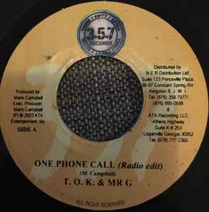・アーティスト T.O.K. & Mr. G ・タイトル One Phone Call ・レーベル・型番 357 Records NONE ・フォーマット 7" ・コンディション(盤) 良い (VG+) ・コンディション(ジャケット) ・コンディション(帯) オビなし ・特記事項 サンプル画像です。実際の商品の画像ではありません 商品写真はバーコード/カタログ番号に対応したサンプル画像ですので、お送りする商品の画像ではありません。帯やライナーなどの付属品は、特記事項に記載されている場合のみ含まれます。プロモやカラーレコードなどの仕様についても、該当する場合のみ特記事項に記載しています。 【ご購入前に必ずご確認ください】 ・本店サイト(www.recordcity.jp)とは価格、送料が違います ・本店サイト、その他支店のオーダーとは同梱発送できません ・注文確定後に別の注文を頂いた場合、注文同士の同梱は致しかねます。 ・別倉庫から発送しているため、店頭受け渡しは対応しておりません ・一部商品は他の通販サイトでも販売しているため、ご注文のタイミングによっては商品のご用意ができない場合がございます。 ・土日祝日はお休みです 金曜・祝前日9時以降のご連絡またはご入金は、返答または発送が週明け・祝日明けに順次対応となります。 ・ご購入後のキャンセル不可 ご購入後のキャンセルはいかなる理由においてもお受けできません。ご了承の上、ご購入くださいませ。 ・日本郵便(ゆうパック/ゆうメール)によるお届けになります。 ・中古品であることをご理解ください 当ストアでは中古商品を主に販売しております。中古品であることをご理解の上ご購入ください。また、一部商品はRecordCityオンラインストアで試聴可能です。 ・返品について お客様のご都合による返品は一切承っておりません。 表記の内容と実際の商品に相違がある場合、また針飛び等で返品・返金をご希望される場合は、商品の到着後1週間以内にご連絡ください。商品の返送をこちらで確認後、キャンセル・返金を行います。 コンディションVG以下の商品は返品できません。プレイに影響のない表面のこすれ傷、プレス起因のノイズ盤は返品の対象外です。 【コンディション表記】 ・ほぼ新品(M-)(Like New) 完全な新品。未使用。当店ではほぼ使用しません ・非常に良い(EX)(Excellent) 中古盤として美品な状態。わずかな経年を感じるものの傷みを感じさせない、当店基準で最高の状態 ・良い(VG+)(Very Good Plus) 丁寧に扱われた中古品で、軽い使用感がみられる。 ・可(VG)(Acceptable) 使い込まれた中古品で、「良い」よりもさらに使用感がみられる。 ・悪い(VG-)(Bad) 状態が悪いアイテム。使用の保障はなく、再生不可、針飛び、目立つノイズがあるかもしれない。状態によるクレーム不可。返品不可。 ・非常に悪い(G)(Very Bad) 「悪い」よりさらに状態が悪いアイテム。使用の保障はなく、再生不可、針飛び、目立つノイズがあるかもしれない。状態によるクレーム不可。返品不可。 ・ジャンク(Fair)(Junk/Fair) 割れている、反っている、水ダメージがある、カビ、ジャケットが分離している、ひどい書き込み、ひどい擦れなど最低の状態。使用の保障はなく、再生不可、針飛び、目立つノイズがあるかもしれない。状態によるクレーム不可。返品不可。 ・ジャンク(Poor)(Junk/Poor) 割れている、反っている、水ダメージがある、カビ、ジャケットが分離している、ひどい書き込み、ひどい擦れなど最低の状態。使用の保障はなく、再生不可、針飛び、目立つノイズがあるかもしれない。状態によるクレーム不可。返品不可。