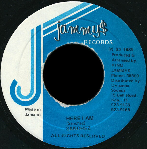 ・アーティスト Sanchez ・タイトル Here I Am ・レーベル・型番 Jammy's Records NONE ・フォーマット 7インチレコード ・コンディション(盤) 可 (VG) ・コンディション(ジャケット) ・コンディション(帯) オビなし ・特記事項 【盤に目立ったキズ】【盤に目立った跡】【レーベルに書き込み】 サンプル画像です。実際の商品の画像ではありません 商品写真はバーコード/カタログ番号に対応したサンプル画像ですので、お送りする商品の画像ではありません。帯やライナーなどの付属品は、特記事項に記載されている場合のみ含まれます。プロモやカラーレコードなどの仕様についても、該当する場合のみ特記事項に記載しています。 【ご購入前に必ずご確認ください】 ・本店サイト(www.recordcity.jp)とは価格、送料が違います ・本店サイト、その他支店のオーダーとは同梱発送できません ・注文確定後に別の注文を頂いた場合、注文同士の同梱は致しかねます。 ・別倉庫から発送しているため、店頭受け渡しは対応しておりません ・一部商品は他の通販サイトでも販売しているため、ご注文のタイミングによっては商品のご用意ができない場合がございます。 ・土日祝日はお休みです 金曜・祝前日9時以降のご連絡またはご入金は、返答または発送が週明け・祝日明けに順次対応となります。 ・ご購入後のキャンセル不可 ご購入後のキャンセルはいかなる理由においてもお受けできません。ご了承の上、ご購入くださいませ。 ・日本郵便(ゆうパック/ゆうメール)によるお届けになります。 ・中古品であることをご理解ください 当ストアでは中古商品を主に販売しております。中古品であることをご理解の上ご購入ください。また、一部商品はRecordCityオンラインストアで試聴可能です。 ・返品について お客様のご都合による返品は一切承っておりません。 表記の内容と実際の商品に相違がある場合、また針飛び等で返品・返金をご希望される場合は、商品の到着後1週間以内にご連絡ください。商品の返送をこちらで確認後、キャンセル・返金を行います。 コンディションVG以下の商品は返品できません。プレイに影響のない表面のこすれ傷、プレス起因のノイズ盤は返品の対象外です。 【コンディション表記】 ・ほぼ新品(M-)(Like New) 完全な新品。未使用。当店ではほぼ使用しません ・非常に良い(EX)(Excellent) 中古盤として美品な状態。わずかな経年を感じるものの傷みを感じさせない、当店基準で最高の状態 ・良い(VG+)(Very Good Plus) 丁寧に扱われた中古品で、軽い使用感がみられる。 ・可(VG)(Acceptable) 使い込まれた中古品で、「良い」よりもさらに使用感がみられる。 ・悪い(VG-)(Bad) 状態が悪いアイテム。使用の保障はなく、再生不可、針飛び、目立つノイズがあるかもしれない。状態によるクレーム不可。返品不可。 ・非常に悪い(G)(Very Bad) 「悪い」よりさらに状態が悪いアイテム。使用の保障はなく、再生不可、針飛び、目立つノイズがあるかもしれない。状態によるクレーム不可。返品不可。 ・ジャンク(Fair)(Junk/Fair) 割れている、反っている、水ダメージがある、カビ、ジャケットが分離している、ひどい書き込み、ひどい擦れなど最低の状態。使用の保障はなく、再生不可、針飛び、目立つノイズがあるかもしれない。状態によるクレーム不可。返品不可。 ・ジャンク(Poor)(Junk/Poor) 割れている、反っている、水ダメージがある、カビ、ジャケットが分離している、ひどい書き込み、ひどい擦れなど最低の状態。使用の保障はなく、再生不可、針飛び、目立つノイズがあるかもしれない。状態によるクレーム不可。返品不可。
