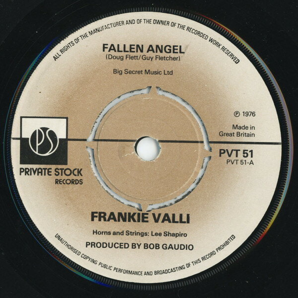 ・アーティスト Frankie Valli ・タイトル Fallen Angel ・レーベル・型番 Private Stock PVT51 ・フォーマット 7インチレコード ・コンディション(盤) 良い (VG+) ・コンディション(ジャケット) 良い (VG+) ・コンディション(帯) オビなし ・特記事項 【盤に薄い跡】【company sleeve】 サンプル画像です。実際の商品の画像ではありません 商品写真はバーコード/カタログ番号に対応したサンプル画像ですので、お送りする商品の画像ではありません。帯やライナーなどの付属品は、特記事項に記載されている場合のみ含まれます。プロモやカラーレコードなどの仕様についても、該当する場合のみ特記事項に記載しています。 【ご購入前に必ずご確認ください】 ・本店サイト(www.recordcity.jp)とは価格、送料が違います ・本店サイト、その他支店のオーダーとは同梱発送できません ・注文確定後に別の注文を頂いた場合、注文同士の同梱は致しかねます。 ・別倉庫から発送しているため、店頭受け渡しは対応しておりません ・一部商品は他の通販サイトでも販売しているため、ご注文のタイミングによっては商品のご用意ができない場合がございます。 ・土日祝日はお休みです 金曜・祝前日9時以降のご連絡またはご入金は、返答または発送が週明け・祝日明けに順次対応となります。 ・ご購入後のキャンセル不可 ご購入後のキャンセルはいかなる理由においてもお受けできません。ご了承の上、ご購入くださいませ。 ・日本郵便(ゆうパック/ゆうメール)によるお届けになります。 ・中古品であることをご理解ください 当ストアでは中古商品を主に販売しております。中古品であることをご理解の上ご購入ください。また、一部商品はRecordCityオンラインストアで試聴可能です。 ・返品について お客様のご都合による返品は一切承っておりません。 表記の内容と実際の商品に相違がある場合、また針飛び等で返品・返金をご希望される場合は、商品の到着後1週間以内にご連絡ください。商品の返送をこちらで確認後、キャンセル・返金を行います。 コンディションVG以下の商品は返品できません。プレイに影響のない表面のこすれ傷、プレス起因のノイズ盤は返品の対象外です。 【コンディション表記】 ・ほぼ新品(M-)(Like New) 完全な新品。未使用。当店ではほぼ使用しません ・非常に良い(EX)(Excellent) 中古盤として美品な状態。わずかな経年を感じるものの傷みを感じさせない、当店基準で最高の状態 ・良い(VG+)(Very Good Plus) 丁寧に扱われた中古品で、軽い使用感がみられる。 ・可(VG)(Acceptable) 使い込まれた中古品で、「良い」よりもさらに使用感がみられる。 ・悪い(VG-)(Bad) 状態が悪いアイテム。使用の保障はなく、再生不可、針飛び、目立つノイズがあるかもしれない。状態によるクレーム不可。返品不可。 ・非常に悪い(G)(Very Bad) 「悪い」よりさらに状態が悪いアイテム。使用の保障はなく、再生不可、針飛び、目立つノイズがあるかもしれない。状態によるクレーム不可。返品不可。 ・ジャンク(Fair)(Junk/Fair) 割れている、反っている、水ダメージがある、カビ、ジャケットが分離している、ひどい書き込み、ひどい擦れなど最低の状態。使用の保障はなく、再生不可、針飛び、目立つノイズがあるかもしれない。状態によるクレーム不可。返品不可。 ・ジャンク(Poor)(Junk/Poor) 割れている、反っている、水ダメージがある、カビ、ジャケットが分離している、ひどい書き込み、ひどい擦れなど最低の状態。使用の保障はなく、再生不可、針飛び、目立つノイズがあるかもしれない。状態によるクレーム不可。返品不可。