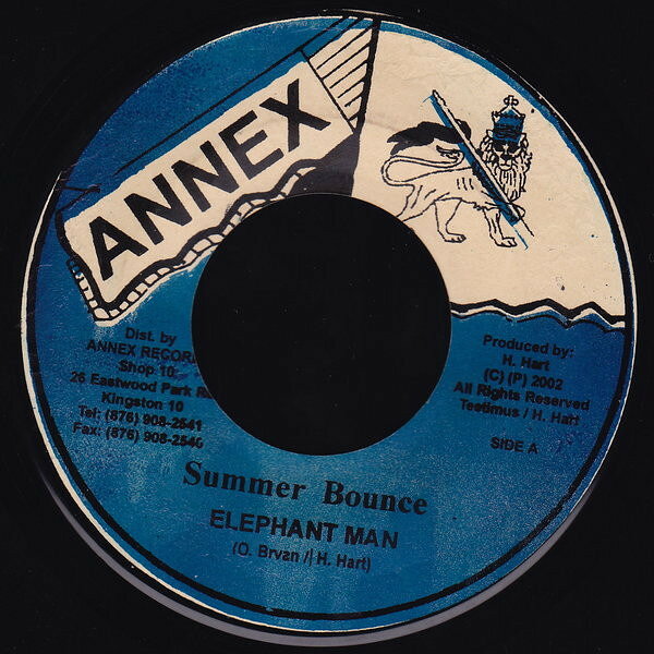 ・アーティスト Elephant Man ・タイトル Summer Bounce ・レーベル・型番 Annex NONE ・フォーマット 7" ・コンディション(盤) 良い (VG+) ・コンディション(ジャケット) ・コンディション(帯) オビなし ・特記事項 サンプル画像です。実際の商品の画像ではありません 商品写真はバーコード/カタログ番号に対応したサンプル画像ですので、お送りする商品の画像ではありません。帯やライナーなどの付属品は、特記事項に記載されている場合のみ含まれます。プロモやカラーレコードなどの仕様についても、該当する場合のみ特記事項に記載しています。 【ご購入前に必ずご確認ください】 ・本店サイト(www.recordcity.jp)とは価格、送料が違います ・本店サイト、その他支店のオーダーとは同梱発送できません ・注文確定後に別の注文を頂いた場合、注文同士の同梱は致しかねます。 ・別倉庫から発送しているため、店頭受け渡しは対応しておりません ・一部商品は他の通販サイトでも販売しているため、ご注文のタイミングによっては商品のご用意ができない場合がございます。 ・土日祝日はお休みです 金曜・祝前日9時以降のご連絡またはご入金は、返答または発送が週明け・祝日明けに順次対応となります。 ・ご購入後のキャンセル不可 ご購入後のキャンセルはいかなる理由においてもお受けできません。ご了承の上、ご購入くださいませ。 ・日本郵便(ゆうパック/ゆうメール)によるお届けになります。 ・中古品であることをご理解ください 当ストアでは中古商品を主に販売しております。中古品であることをご理解の上ご購入ください。また、一部商品はRecordCityオンラインストアで試聴可能です。 ・返品について お客様のご都合による返品は一切承っておりません。 表記の内容と実際の商品に相違がある場合、また針飛び等で返品・返金をご希望される場合は、商品の到着後1週間以内にご連絡ください。商品の返送をこちらで確認後、キャンセル・返金を行います。 コンディションVG以下の商品は返品できません。プレイに影響のない表面のこすれ傷、プレス起因のノイズ盤は返品の対象外です。 【コンディション表記】 ・ほぼ新品(M-)(Like New) 完全な新品。未使用。当店ではほぼ使用しません ・非常に良い(EX)(Excellent) 中古盤として美品な状態。わずかな経年を感じるものの傷みを感じさせない、当店基準で最高の状態 ・良い(VG+)(Very Good Plus) 丁寧に扱われた中古品で、軽い使用感がみられる。 ・可(VG)(Acceptable) 使い込まれた中古品で、「良い」よりもさらに使用感がみられる。 ・悪い(VG-)(Bad) 状態が悪いアイテム。使用の保障はなく、再生不可、針飛び、目立つノイズがあるかもしれない。状態によるクレーム不可。返品不可。 ・非常に悪い(G)(Very Bad) 「悪い」よりさらに状態が悪いアイテム。使用の保障はなく、再生不可、針飛び、目立つノイズがあるかもしれない。状態によるクレーム不可。返品不可。 ・ジャンク(Fair)(Junk/Fair) 割れている、反っている、水ダメージがある、カビ、ジャケットが分離している、ひどい書き込み、ひどい擦れなど最低の状態。使用の保障はなく、再生不可、針飛び、目立つノイズがあるかもしれない。状態によるクレーム不可。返品不可。 ・ジャンク(Poor)(Junk/Poor) 割れている、反っている、水ダメージがある、カビ、ジャケットが分離している、ひどい書き込み、ひどい擦れなど最低の状態。使用の保障はなく、再生不可、針飛び、目立つノイズがあるかもしれない。状態によるクレーム不可。返品不可。