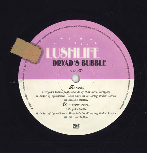 ・アーティスト Lushlife ・タイトル Dryad's Bubble ・レーベル Miclife Recordings MLR2013 ・フォーマット 12" ・コンディション(盤) 悪い (VG-) ・コンディション(ジャケット) プレインカバー（元ジャケット／カバー無し） ・コンディション(帯) オビなし ・特記事項 【盤に目立ったキズ】【デッドワックス頭出しシール】 サンプル画像です。実際の商品の画像ではありません 商品写真はバーコード/カタログ番号に対応したサンプル画像ですので、お送りする商品の画像ではありません。帯やライナーなどの付属品は、特記事項に記載されている場合のみ含まれます。プロモやカラーレコードなどの仕様についても、該当する場合のみ特記事項に記載しています。 【ご購入前に必ずご確認ください】 ・本店サイト(www.recordcity.jp)とは価格、送料が違います ・本店サイト、その他支店のオーダーとは同梱発送できません ・別倉庫から発送しているため、店頭受け渡しは対応しておりません ・一部商品は他の通販サイトでも販売しているため、ご注文のタイミングによっては商品のご用意ができない場合がございます。 ・土日祝日はお休みです 金曜・祝前日9時以降のご連絡またはご入金は、返答または発送が週明け・祝日明けに順次対応となります。 ・ご購入後のキャンセル不可 ご購入後のキャンセルはいかなる理由においてもお受けできません。ご了承の上、ご購入くださいませ。 ・日本郵便(ゆうパック/ゆうメール)によるお届けになります。 ・中古品であることをご理解ください 当ストアではお客様よりお譲りいただいた中古商品を販売しております。中古品であることをご理解の上ご購入ください。また、一部商品はRecordCityウェブショップで試聴可能です。 ・返品について お客様のご都合による商品のご返品は一切承っておりません。 表記の内容と実際の商品に相違がある場合、また針飛び等で返品・返金をご希望される場合は、商品の到着後1週間以内にご連絡ください。商品の返送をこちらで確認後、返金を行います。 コンディションVG以下の商品は返品できません。プレイに影響のない表面のこすれ傷、プレス起因のノイズ盤は返品の対象外です。 【コンディション表記】 ・ほぼ新品(M-)(Like New) 完全な新品。未使用。当店ではほぼ使用しません ・非常に良い(EX)(Excellent) 中古盤として美品な状態。わずかな経年を感じるものの傷みを感じさせない、当店基準で最高の状態 ・良い(VG+)(Very Good Plus) 丁寧に扱われた中古品で、軽い使用感がみられる。 ・可(VG)(Acceptable) 使い込まれた中古品で、「良い」よりもさらに使用感がみられる。 ・悪い(VG-)(Bad) 状態が悪いアイテム。使用の保障はなく、再生不可、針飛び、目立つノイズがあるかもしれない。状態によるクレーム不可。返品不可。 ・非常に悪い(G)(Very Bad) 「悪い」よりさらに状態が悪いアイテム。使用の保障はなく、再生不可、針飛び、目立つノイズがあるかもしれない。状態によるクレーム不可。返品不可。 ・ジャンク(Fair)(Junk/Fair) 割れている、反っている、水ダメージがある、カビ、ジャケットが分離している、ひどい書き込み、ひどい擦れなど最低の状態。使用の保障はなく、再生不可、針飛び、目立つノイズがあるかもしれない。状態によるクレーム不可。返品不可。 ・ジャンク(Poor)(Junk/Poor) 割れている、反っている、水ダメージがある、カビ、ジャケットが分離している、ひどい書き込み、ひどい擦れなど最低の状態。使用の保障はなく、再生不可、針飛び、目立つノイズがあるかもしれない。状態によるクレーム不可。返品不可。