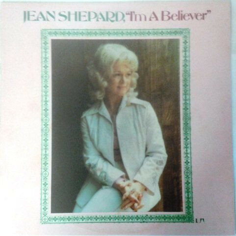 ・アーティスト Jean Shepard ・タイトル I'm A Believer ・レーベル・型番 United Artists Records UAS29946 ・フォーマット LP ・コンディション(盤) 良い (VG+) ・コンディション(ジャケット) 良い (VG+) ・コンディション(帯) オビなし ・特記事項 サンプル画像です。実際の商品の画像ではありません 商品写真はバーコード/カタログ番号に対応したサンプル画像ですので、お送りする商品の画像ではありません。帯やライナーなどの付属品は、特記事項に記載されている場合のみ含まれます。プロモやカラーレコードなどの仕様についても、該当する場合のみ特記事項に記載しています。 【ご購入前に必ずご確認ください】 ・本店サイト(www.recordcity.jp)とは価格、送料が違います ・本店サイト、その他支店のオーダーとは同梱発送できません ・注文確定後に別の注文を頂いた場合、注文同士の同梱は致しかねます。 ・別倉庫から発送しているため、店頭受け渡しは対応しておりません ・一部商品は他の通販サイトでも販売しているため、ご注文のタイミングによっては商品のご用意ができない場合がございます。 ・土日祝日はお休みです 金曜・祝前日9時以降のご連絡またはご入金は、返答または発送が週明け・祝日明けに順次対応となります。 ・ご購入後のキャンセル不可 ご購入後のキャンセルはいかなる理由においてもお受けできません。ご了承の上、ご購入くださいませ。 ・日本郵便(ゆうパック/ゆうメール)によるお届けになります。 ・中古品であることをご理解ください 当ストアでは中古商品を主に販売しております。中古品であることをご理解の上ご購入ください。また、一部商品はRecordCityオンラインストアで試聴可能です。 ・返品について お客様のご都合による返品は一切承っておりません。 表記の内容と実際の商品に相違がある場合、また針飛び等で返品・返金をご希望される場合は、商品の到着後1週間以内にご連絡ください。商品の返送をこちらで確認後、キャンセル・返金を行います。 コンディションVG以下の商品は返品できません。プレイに影響のない表面のこすれ傷、プレス起因のノイズ盤は返品の対象外です。 【コンディション表記】 ・ほぼ新品(M-)(Like New) 完全な新品。未使用。当店ではほぼ使用しません ・非常に良い(EX)(Excellent) 中古盤として美品な状態。わずかな経年を感じるものの傷みを感じさせない、当店基準で最高の状態 ・良い(VG+)(Very Good Plus) 丁寧に扱われた中古品で、軽い使用感がみられる。 ・可(VG)(Acceptable) 使い込まれた中古品で、「良い」よりもさらに使用感がみられる。 ・悪い(VG-)(Bad) 状態が悪いアイテム。使用の保障はなく、再生不可、針飛び、目立つノイズがあるかもしれない。状態によるクレーム不可。返品不可。 ・非常に悪い(G)(Very Bad) 「悪い」よりさらに状態が悪いアイテム。使用の保障はなく、再生不可、針飛び、目立つノイズがあるかもしれない。状態によるクレーム不可。返品不可。 ・ジャンク(Fair)(Junk/Fair) 割れている、反っている、水ダメージがある、カビ、ジャケットが分離している、ひどい書き込み、ひどい擦れなど最低の状態。使用の保障はなく、再生不可、針飛び、目立つノイズがあるかもしれない。状態によるクレーム不可。返品不可。 ・ジャンク(Poor)(Junk/Poor) 割れている、反っている、水ダメージがある、カビ、ジャケットが分離している、ひどい書き込み、ひどい擦れなど最低の状態。使用の保障はなく、再生不可、針飛び、目立つノイズがあるかもしれない。状態によるクレーム不可。返品不可。