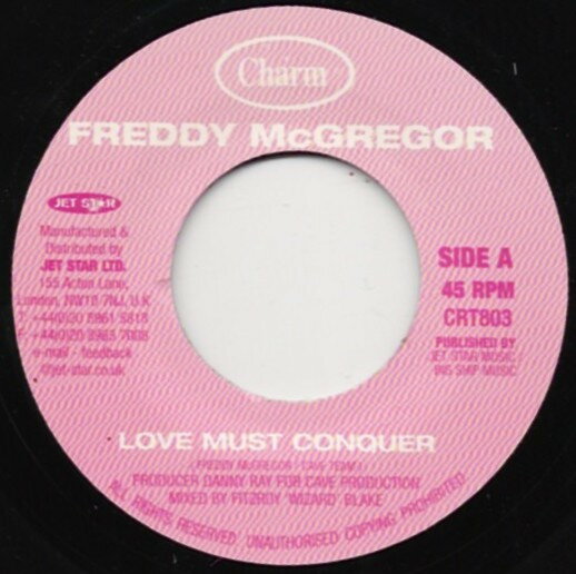 ・アーティスト Freddie McGregor ・タイトル Love Must Conquer ・レーベル・型番 Charm CRT803 ・フォーマット 7インチレコード ・コンディション(盤) 非常に良い(EX) ・コンディション(ジャケット) プレインカバー（元ジャケット／カバー無し） ・コンディション(帯) オビなし ・特記事項 サンプル画像です。実際の商品の画像ではありません 商品写真はバーコード/カタログ番号に対応したサンプル画像ですので、お送りする商品の画像ではありません。帯やライナーなどの付属品は、特記事項に記載されている場合のみ含まれます。プロモやカラーレコードなどの仕様についても、該当する場合のみ特記事項に記載しています。 【ご購入前に必ずご確認ください】 ・本店サイト(www.recordcity.jp)とは価格、送料が違います ・本店サイト、その他支店のオーダーとは同梱発送できません ・注文確定後に別の注文を頂いた場合、注文同士の同梱は致しかねます。 ・別倉庫から発送しているため、店頭受け渡しは対応しておりません ・一部商品は他の通販サイトでも販売しているため、ご注文のタイミングによっては商品のご用意ができない場合がございます。 ・土日祝日はお休みです 金曜・祝前日9時以降のご連絡またはご入金は、返答または発送が週明け・祝日明けに順次対応となります。 ・ご購入後のキャンセル不可 ご購入後のキャンセルはいかなる理由においてもお受けできません。ご了承の上、ご購入くださいませ。 ・日本郵便(ゆうパック/ゆうメール)によるお届けになります。 ・中古品であることをご理解ください 当ストアでは中古商品を主に販売しております。中古品であることをご理解の上ご購入ください。また、一部商品はRecordCityオンラインストアで試聴可能です。 ・返品について お客様のご都合による返品は一切承っておりません。 表記の内容と実際の商品に相違がある場合、また針飛び等で返品・返金をご希望される場合は、商品の到着後1週間以内にご連絡ください。商品の返送をこちらで確認後、キャンセル・返金を行います。 コンディションVG以下の商品は返品できません。プレイに影響のない表面のこすれ傷、プレス起因のノイズ盤は返品の対象外です。 【コンディション表記】 ・ほぼ新品(M-)(Like New) 完全な新品。未使用。当店ではほぼ使用しません ・非常に良い(EX)(Excellent) 中古盤として美品な状態。わずかな経年を感じるものの傷みを感じさせない、当店基準で最高の状態 ・良い(VG+)(Very Good Plus) 丁寧に扱われた中古品で、軽い使用感がみられる。 ・可(VG)(Acceptable) 使い込まれた中古品で、「良い」よりもさらに使用感がみられる。 ・悪い(VG-)(Bad) 状態が悪いアイテム。使用の保障はなく、再生不可、針飛び、目立つノイズがあるかもしれない。状態によるクレーム不可。返品不可。 ・非常に悪い(G)(Very Bad) 「悪い」よりさらに状態が悪いアイテム。使用の保障はなく、再生不可、針飛び、目立つノイズがあるかもしれない。状態によるクレーム不可。返品不可。 ・ジャンク(Fair)(Junk/Fair) 割れている、反っている、水ダメージがある、カビ、ジャケットが分離している、ひどい書き込み、ひどい擦れなど最低の状態。使用の保障はなく、再生不可、針飛び、目立つノイズがあるかもしれない。状態によるクレーム不可。返品不可。 ・ジャンク(Poor)(Junk/Poor) 割れている、反っている、水ダメージがある、カビ、ジャケットが分離している、ひどい書き込み、ひどい擦れなど最低の状態。使用の保障はなく、再生不可、針飛び、目立つノイズがあるかもしれない。状態によるクレーム不可。返品不可。