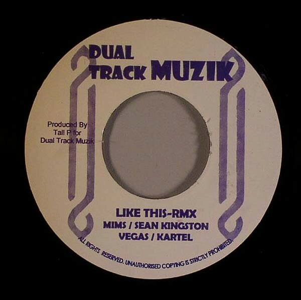 ・アーティスト Mims, Sean Kingston, Mr. Vegas & Vybz Kartel ・タイトル Like This RMX ・レーベル・型番 Dual Track Muzik NONE ・フォーマット 7インチレコード ・コンディション(盤) 良い (VG+) ・コンディション(ジャケット) ・コンディション(帯) オビなし ・特記事項 サンプル画像です。実際の商品の画像ではありません 商品写真はバーコード/カタログ番号に対応したサンプル画像ですので、お送りする商品の画像ではありません。帯やライナーなどの付属品は、特記事項に記載されている場合のみ含まれます。プロモやカラーレコードなどの仕様についても、該当する場合のみ特記事項に記載しています。 【ご購入前に必ずご確認ください】 ・本店サイト(www.recordcity.jp)とは価格、送料が違います ・本店サイト、その他支店のオーダーとは同梱発送できません ・注文確定後に別の注文を頂いた場合、注文同士の同梱は致しかねます。 ・別倉庫から発送しているため、店頭受け渡しは対応しておりません ・一部商品は他の通販サイトでも販売しているため、ご注文のタイミングによっては商品のご用意ができない場合がございます。 ・土日祝日はお休みです 金曜・祝前日9時以降のご連絡またはご入金は、返答または発送が週明け・祝日明けに順次対応となります。 ・ご購入後のキャンセル不可 ご購入後のキャンセルはいかなる理由においてもお受けできません。ご了承の上、ご購入くださいませ。 ・日本郵便(ゆうパック/ゆうメール)によるお届けになります。 ・中古品であることをご理解ください 当ストアでは中古商品を主に販売しております。中古品であることをご理解の上ご購入ください。また、一部商品はRecordCityオンラインストアで試聴可能です。 ・返品について お客様のご都合による返品は一切承っておりません。 表記の内容と実際の商品に相違がある場合、また針飛び等で返品・返金をご希望される場合は、商品の到着後1週間以内にご連絡ください。商品の返送をこちらで確認後、キャンセル・返金を行います。 コンディションVG以下の商品は返品できません。プレイに影響のない表面のこすれ傷、プレス起因のノイズ盤は返品の対象外です。 【コンディション表記】 ・ほぼ新品(M-)(Like New) 完全な新品。未使用。当店ではほぼ使用しません ・非常に良い(EX)(Excellent) 中古盤として美品な状態。わずかな経年を感じるものの傷みを感じさせない、当店基準で最高の状態 ・良い(VG+)(Very Good Plus) 丁寧に扱われた中古品で、軽い使用感がみられる。 ・可(VG)(Acceptable) 使い込まれた中古品で、「良い」よりもさらに使用感がみられる。 ・悪い(VG-)(Bad) 状態が悪いアイテム。使用の保障はなく、再生不可、針飛び、目立つノイズがあるかもしれない。状態によるクレーム不可。返品不可。 ・非常に悪い(G)(Very Bad) 「悪い」よりさらに状態が悪いアイテム。使用の保障はなく、再生不可、針飛び、目立つノイズがあるかもしれない。状態によるクレーム不可。返品不可。 ・ジャンク(Fair)(Junk/Fair) 割れている、反っている、水ダメージがある、カビ、ジャケットが分離している、ひどい書き込み、ひどい擦れなど最低の状態。使用の保障はなく、再生不可、針飛び、目立つノイズがあるかもしれない。状態によるクレーム不可。返品不可。 ・ジャンク(Poor)(Junk/Poor) 割れている、反っている、水ダメージがある、カビ、ジャケットが分離している、ひどい書き込み、ひどい擦れなど最低の状態。使用の保障はなく、再生不可、針飛び、目立つノイズがあるかもしれない。状態によるクレーム不可。返品不可。