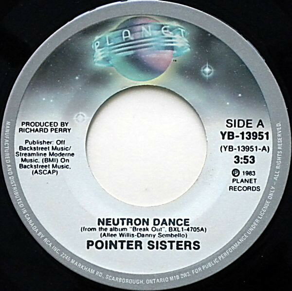・アーティスト Pointer Sisters ・タイトル Neutron Dance ・レーベル・型番 Planet YB13951 ・フォーマット 7インチレコード ・コンディション(盤) 良い (VG+) ・コンディション(ジャケット) ・コンディション(帯) オビなし ・特記事項 【レーベルに書き込み】 サンプル画像です。実際の商品の画像ではありません 商品写真はバーコード/カタログ番号に対応したサンプル画像ですので、お送りする商品の画像ではありません。帯やライナーなどの付属品は、特記事項に記載されている場合のみ含まれます。プロモやカラーレコードなどの仕様についても、該当する場合のみ特記事項に記載しています。 【ご購入前に必ずご確認ください】 ・本店サイト(www.recordcity.jp)とは価格、送料が違います ・本店サイト、その他支店のオーダーとは同梱発送できません ・注文確定後に別の注文を頂いた場合、注文同士の同梱は致しかねます。 ・別倉庫から発送しているため、店頭受け渡しは対応しておりません ・一部商品は他の通販サイトでも販売しているため、ご注文のタイミングによっては商品のご用意ができない場合がございます。 ・土日祝日はお休みです 金曜・祝前日9時以降のご連絡またはご入金は、返答または発送が週明け・祝日明けに順次対応となります。 ・ご購入後のキャンセル不可 ご購入後のキャンセルはいかなる理由においてもお受けできません。ご了承の上、ご購入くださいませ。 ・日本郵便(ゆうパック/ゆうメール)によるお届けになります。 ・中古品であることをご理解ください 当ストアでは中古商品を主に販売しております。中古品であることをご理解の上ご購入ください。また、一部商品はRecordCityオンラインストアで試聴可能です。 ・返品について お客様のご都合による返品は一切承っておりません。 表記の内容と実際の商品に相違がある場合、また針飛び等で返品・返金をご希望される場合は、商品の到着後1週間以内にご連絡ください。商品の返送をこちらで確認後、キャンセル・返金を行います。 コンディションVG以下の商品は返品できません。プレイに影響のない表面のこすれ傷、プレス起因のノイズ盤は返品の対象外です。 【コンディション表記】 ・ほぼ新品(M-)(Like New) 完全な新品。未使用。当店ではほぼ使用しません ・非常に良い(EX)(Excellent) 中古盤として美品な状態。わずかな経年を感じるものの傷みを感じさせない、当店基準で最高の状態 ・良い(VG+)(Very Good Plus) 丁寧に扱われた中古品で、軽い使用感がみられる。 ・可(VG)(Acceptable) 使い込まれた中古品で、「良い」よりもさらに使用感がみられる。 ・悪い(VG-)(Bad) 状態が悪いアイテム。使用の保障はなく、再生不可、針飛び、目立つノイズがあるかもしれない。状態によるクレーム不可。返品不可。 ・非常に悪い(G)(Very Bad) 「悪い」よりさらに状態が悪いアイテム。使用の保障はなく、再生不可、針飛び、目立つノイズがあるかもしれない。状態によるクレーム不可。返品不可。 ・ジャンク(Fair)(Junk/Fair) 割れている、反っている、水ダメージがある、カビ、ジャケットが分離している、ひどい書き込み、ひどい擦れなど最低の状態。使用の保障はなく、再生不可、針飛び、目立つノイズがあるかもしれない。状態によるクレーム不可。返品不可。 ・ジャンク(Poor)(Junk/Poor) 割れている、反っている、水ダメージがある、カビ、ジャケットが分離している、ひどい書き込み、ひどい擦れなど最低の状態。使用の保障はなく、再生不可、針飛び、目立つノイズがあるかもしれない。状態によるクレーム不可。返品不可。