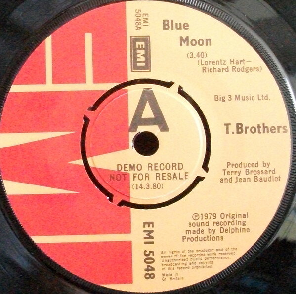 ・アーティスト T. Brothers ・タイトル Blue Moon ・レーベル・型番 EMI EMI5048PROMO ・フォーマット 7インチレコード ・コンディション(盤) 良い (VG+) ・コンディション(ジャケット) ・コンディション(帯) オビなし ・特記事項 【プロモ盤】 サンプル画像です。実際の商品の画像ではありません 商品写真はバーコード/カタログ番号に対応したサンプル画像ですので、お送りする商品の画像ではありません。帯やライナーなどの付属品は、特記事項に記載されている場合のみ含まれます。プロモやカラーレコードなどの仕様についても、該当する場合のみ特記事項に記載しています。 【ご購入前に必ずご確認ください】 ・本店サイト(www.recordcity.jp)とは価格、送料が違います ・本店サイト、その他支店のオーダーとは同梱発送できません ・注文確定後に別の注文を頂いた場合、注文同士の同梱は致しかねます。 ・別倉庫から発送しているため、店頭受け渡しは対応しておりません ・一部商品は他の通販サイトでも販売しているため、ご注文のタイミングによっては商品のご用意ができない場合がございます。 ・土日祝日はお休みです 金曜・祝前日9時以降のご連絡またはご入金は、返答または発送が週明け・祝日明けに順次対応となります。 ・ご購入後のキャンセル不可 ご購入後のキャンセルはいかなる理由においてもお受けできません。ご了承の上、ご購入くださいませ。 ・日本郵便(ゆうパック/ゆうメール)によるお届けになります。 ・中古品であることをご理解ください 当ストアでは中古商品を主に販売しております。中古品であることをご理解の上ご購入ください。また、一部商品はRecordCityオンラインストアで試聴可能です。 ・返品について お客様のご都合による返品は一切承っておりません。 表記の内容と実際の商品に相違がある場合、また針飛び等で返品・返金をご希望される場合は、商品の到着後1週間以内にご連絡ください。商品の返送をこちらで確認後、キャンセル・返金を行います。 コンディションVG以下の商品は返品できません。プレイに影響のない表面のこすれ傷、プレス起因のノイズ盤は返品の対象外です。 【コンディション表記】 ・ほぼ新品(M-)(Like New) 完全な新品。未使用。当店ではほぼ使用しません ・非常に良い(EX)(Excellent) 中古盤として美品な状態。わずかな経年を感じるものの傷みを感じさせない、当店基準で最高の状態 ・良い(VG+)(Very Good Plus) 丁寧に扱われた中古品で、軽い使用感がみられる。 ・可(VG)(Acceptable) 使い込まれた中古品で、「良い」よりもさらに使用感がみられる。 ・悪い(VG-)(Bad) 状態が悪いアイテム。使用の保障はなく、再生不可、針飛び、目立つノイズがあるかもしれない。状態によるクレーム不可。返品不可。 ・非常に悪い(G)(Very Bad) 「悪い」よりさらに状態が悪いアイテム。使用の保障はなく、再生不可、針飛び、目立つノイズがあるかもしれない。状態によるクレーム不可。返品不可。 ・ジャンク(Fair)(Junk/Fair) 割れている、反っている、水ダメージがある、カビ、ジャケットが分離している、ひどい書き込み、ひどい擦れなど最低の状態。使用の保障はなく、再生不可、針飛び、目立つノイズがあるかもしれない。状態によるクレーム不可。返品不可。 ・ジャンク(Poor)(Junk/Poor) 割れている、反っている、水ダメージがある、カビ、ジャケットが分離している、ひどい書き込み、ひどい擦れなど最低の状態。使用の保障はなく、再生不可、針飛び、目立つノイズがあるかもしれない。状態によるクレーム不可。返品不可。