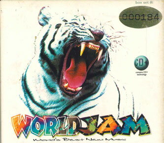・アーティスト Various ・タイトル World's Best New Music ・レーベル・型番 WORLD WIDE WWEWJI100 ・フォーマット CD ・コンディション(盤) 良い (VG+) ・コンディション(ジャケット) 良い (VG+) ・コンディション(帯) オビなし ・特記事項 【ケース擦れ】【盤汚れ】 サンプル画像です。実際の商品の画像ではありません 商品写真はバーコード/カタログ番号に対応したサンプル画像ですので、お送りする商品の画像ではありません。帯やライナーなどの付属品は、特記事項に記載されている場合のみ含まれます。プロモやカラーレコードなどの仕様についても、該当する場合のみ特記事項に記載しています。 【ご購入前に必ずご確認ください】 ・本店サイト(www.recordcity.jp)とは価格、送料が違います ・本店サイト、その他支店のオーダーとは同梱発送できません ・注文確定後に別の注文を頂いた場合、注文同士の同梱は致しかねます。 ・別倉庫から発送しているため、店頭受け渡しは対応しておりません ・一部商品は他の通販サイトでも販売しているため、ご注文のタイミングによっては商品のご用意ができない場合がございます。 ・土日祝日はお休みです 金曜・祝前日9時以降のご連絡またはご入金は、返答または発送が週明け・祝日明けに順次対応となります。 ・ご購入後のキャンセル不可 ご購入後のキャンセルはいかなる理由においてもお受けできません。ご了承の上、ご購入くださいませ。 ・日本郵便(ゆうパック/ゆうメール)によるお届けになります。 ・中古品であることをご理解ください 当ストアでは中古商品を主に販売しております。中古品であることをご理解の上ご購入ください。また、一部商品はRecordCityオンラインストアで試聴可能です。 ・返品について お客様のご都合による返品は一切承っておりません。 表記の内容と実際の商品に相違がある場合、また針飛び等で返品・返金をご希望される場合は、商品の到着後1週間以内にご連絡ください。商品の返送をこちらで確認後、キャンセル・返金を行います。 コンディションVG以下の商品は返品できません。プレイに影響のない表面のこすれ傷、プレス起因のノイズ盤は返品の対象外です。 【コンディション表記】 ・ほぼ新品(M-)(Like New) 完全な新品。未使用。当店ではほぼ使用しません ・非常に良い(EX)(Excellent) 中古盤として美品な状態。わずかな経年を感じるものの傷みを感じさせない、当店基準で最高の状態 ・良い(VG+)(Very Good Plus) 丁寧に扱われた中古品で、軽い使用感がみられる。 ・可(VG)(Acceptable) 使い込まれた中古品で、「良い」よりもさらに使用感がみられる。 ・悪い(VG-)(Bad) 状態が悪いアイテム。使用の保障はなく、再生不可、針飛び、目立つノイズがあるかもしれない。状態によるクレーム不可。返品不可。 ・非常に悪い(G)(Very Bad) 「悪い」よりさらに状態が悪いアイテム。使用の保障はなく、再生不可、針飛び、目立つノイズがあるかもしれない。状態によるクレーム不可。返品不可。 ・ジャンク(Fair)(Junk/Fair) 割れている、反っている、水ダメージがある、カビ、ジャケットが分離している、ひどい書き込み、ひどい擦れなど最低の状態。使用の保障はなく、再生不可、針飛び、目立つノイズがあるかもしれない。状態によるクレーム不可。返品不可。 ・ジャンク(Poor)(Junk/Poor) 割れている、反っている、水ダメージがある、カビ、ジャケットが分離している、ひどい書き込み、ひどい擦れなど最低の状態。使用の保障はなく、再生不可、針飛び、目立つノイズがあるかもしれない。状態によるクレーム不可。返品不可。