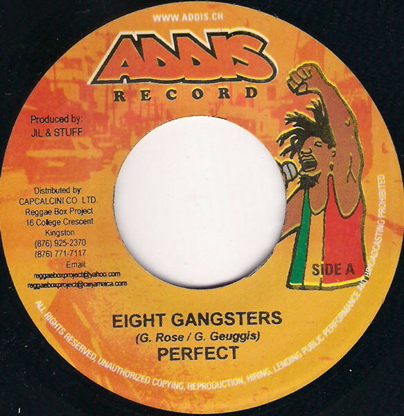 ・アーティスト Perfect ・タイトル Eight Gangsters ・レーベル・型番 Addis Records NONE ・フォーマット 7インチレコード ・コンディション(盤) 良い (VG+) ・コンディション(ジャケット) ・コンディション(帯) オビなし ・特記事項 サンプル画像です。実際の商品の画像ではありません 商品写真はバーコード/カタログ番号に対応したサンプル画像ですので、お送りする商品の画像ではありません。帯やライナーなどの付属品は、特記事項に記載されている場合のみ含まれます。プロモやカラーレコードなどの仕様についても、該当する場合のみ特記事項に記載しています。 【ご購入前に必ずご確認ください】 ・本店サイト(www.recordcity.jp)とは価格、送料が違います ・本店サイト、その他支店のオーダーとは同梱発送できません ・注文確定後に別の注文を頂いた場合、注文同士の同梱は致しかねます。 ・別倉庫から発送しているため、店頭受け渡しは対応しておりません ・一部商品は他の通販サイトでも販売しているため、ご注文のタイミングによっては商品のご用意ができない場合がございます。 ・土日祝日はお休みです 金曜・祝前日9時以降のご連絡またはご入金は、返答または発送が週明け・祝日明けに順次対応となります。 ・ご購入後のキャンセル不可 ご購入後のキャンセルはいかなる理由においてもお受けできません。ご了承の上、ご購入くださいませ。 ・日本郵便(ゆうパック/ゆうメール)によるお届けになります。 ・中古品であることをご理解ください 当ストアでは中古商品を主に販売しております。中古品であることをご理解の上ご購入ください。また、一部商品はRecordCityオンラインストアで試聴可能です。 ・返品について お客様のご都合による返品は一切承っておりません。 表記の内容と実際の商品に相違がある場合、また針飛び等で返品・返金をご希望される場合は、商品の到着後1週間以内にご連絡ください。商品の返送をこちらで確認後、キャンセル・返金を行います。 コンディションVG以下の商品は返品できません。プレイに影響のない表面のこすれ傷、プレス起因のノイズ盤は返品の対象外です。 【コンディション表記】 ・ほぼ新品(M-)(Like New) 完全な新品。未使用。当店ではほぼ使用しません ・非常に良い(EX)(Excellent) 中古盤として美品な状態。わずかな経年を感じるものの傷みを感じさせない、当店基準で最高の状態 ・良い(VG+)(Very Good Plus) 丁寧に扱われた中古品で、軽い使用感がみられる。 ・可(VG)(Acceptable) 使い込まれた中古品で、「良い」よりもさらに使用感がみられる。 ・悪い(VG-)(Bad) 状態が悪いアイテム。使用の保障はなく、再生不可、針飛び、目立つノイズがあるかもしれない。状態によるクレーム不可。返品不可。 ・非常に悪い(G)(Very Bad) 「悪い」よりさらに状態が悪いアイテム。使用の保障はなく、再生不可、針飛び、目立つノイズがあるかもしれない。状態によるクレーム不可。返品不可。 ・ジャンク(Fair)(Junk/Fair) 割れている、反っている、水ダメージがある、カビ、ジャケットが分離している、ひどい書き込み、ひどい擦れなど最低の状態。使用の保障はなく、再生不可、針飛び、目立つノイズがあるかもしれない。状態によるクレーム不可。返品不可。 ・ジャンク(Poor)(Junk/Poor) 割れている、反っている、水ダメージがある、カビ、ジャケットが分離している、ひどい書き込み、ひどい擦れなど最低の状態。使用の保障はなく、再生不可、針飛び、目立つノイズがあるかもしれない。状態によるクレーム不可。返品不可。