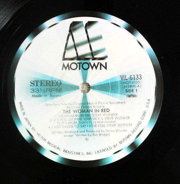 ・アーティスト Stevie Wonder ・タイトル Woman In Red ・レーベル・型番 MOTOWN VIL6133 ・フォーマット LPレコード ・コンディション(盤) 非常に良い(EX) ・コンディション(ジャケット) 良い (VG+) ・コンディション(帯) オビなし ・特記事項 【ライナー付き】 【カバー汚れ】【カバーにキズ/ダメージ】 サンプル画像です。実際の商品の画像ではありません 商品写真はバーコード/カタログ番号に対応したサンプル画像ですので、お送りする商品の画像ではありません。帯やライナーなどの付属品は、特記事項に記載されている場合のみ含まれます。プロモやカラーレコードなどの仕様についても、該当する場合のみ特記事項に記載しています。 【ご購入前に必ずご確認ください】 ・本店サイト(www.recordcity.jp)とは価格、送料が違います ・本店サイト、その他支店のオーダーとは同梱発送できません ・注文確定後に別の注文を頂いた場合、注文同士の同梱は致しかねます。 ・別倉庫から発送しているため、店頭受け渡しは対応しておりません ・一部商品は他の通販サイトでも販売しているため、ご注文のタイミングによっては商品のご用意ができない場合がございます。 ・土日祝日はお休みです 金曜・祝前日9時以降のご連絡またはご入金は、返答または発送が週明け・祝日明けに順次対応となります。 ・ご購入後のキャンセル不可 ご購入後のキャンセルはいかなる理由においてもお受けできません。ご了承の上、ご購入くださいませ。 ・日本郵便(ゆうパック/ゆうメール)によるお届けになります。 ・中古品であることをご理解ください 当ストアでは中古商品を主に販売しております。中古品であることをご理解の上ご購入ください。また、一部商品はRecordCityオンラインストアで試聴可能です。 ・返品について お客様のご都合による返品は一切承っておりません。 表記の内容と実際の商品に相違がある場合、また針飛び等で返品・返金をご希望される場合は、商品の到着後1週間以内にご連絡ください。商品の返送をこちらで確認後、キャンセル・返金を行います。 コンディションVG以下の商品は返品できません。プレイに影響のない表面のこすれ傷、プレス起因のノイズ盤は返品の対象外です。 【コンディション表記】 ・ほぼ新品(M-)(Like New) 完全な新品。未使用。当店ではほぼ使用しません ・非常に良い(EX)(Excellent) 中古盤として美品な状態。わずかな経年を感じるものの傷みを感じさせない、当店基準で最高の状態 ・良い(VG+)(Very Good Plus) 丁寧に扱われた中古品で、軽い使用感がみられる。 ・可(VG)(Acceptable) 使い込まれた中古品で、「良い」よりもさらに使用感がみられる。 ・悪い(VG-)(Bad) 状態が悪いアイテム。使用の保障はなく、再生不可、針飛び、目立つノイズがあるかもしれない。状態によるクレーム不可。返品不可。 ・非常に悪い(G)(Very Bad) 「悪い」よりさらに状態が悪いアイテム。使用の保障はなく、再生不可、針飛び、目立つノイズがあるかもしれない。状態によるクレーム不可。返品不可。 ・ジャンク(Fair)(Junk/Fair) 割れている、反っている、水ダメージがある、カビ、ジャケットが分離している、ひどい書き込み、ひどい擦れなど最低の状態。使用の保障はなく、再生不可、針飛び、目立つノイズがあるかもしれない。状態によるクレーム不可。返品不可。 ・ジャンク(Poor)(Junk/Poor) 割れている、反っている、水ダメージがある、カビ、ジャケットが分離している、ひどい書き込み、ひどい擦れなど最低の状態。使用の保障はなく、再生不可、針飛び、目立つノイズがあるかもしれない。状態によるクレーム不可。返品不可。