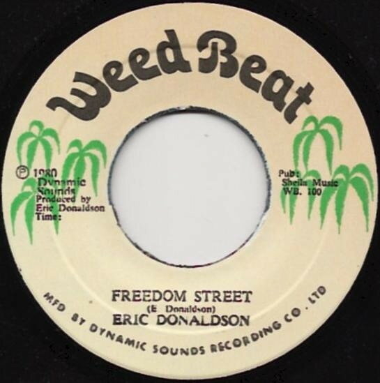 ・アーティスト Eric Donaldson ・タイトル Freedom Street / Cinderella ・レーベル・型番 Weed Beat WB100 ・フォーマット 7インチレコード ・コンディション(盤) 良い (VG+) ・コンディション(ジャケット) ・コンディション(帯) オビなし ・特記事項 サンプル画像です。実際の商品の画像ではありません 商品写真はバーコード/カタログ番号に対応したサンプル画像ですので、お送りする商品の画像ではありません。帯やライナーなどの付属品は、特記事項に記載されている場合のみ含まれます。プロモやカラーレコードなどの仕様についても、該当する場合のみ特記事項に記載しています。 【ご購入前に必ずご確認ください】 ・本店サイト(www.recordcity.jp)とは価格、送料が違います ・本店サイト、その他支店のオーダーとは同梱発送できません ・注文確定後に別の注文を頂いた場合、注文同士の同梱は致しかねます。 ・別倉庫から発送しているため、店頭受け渡しは対応しておりません ・一部商品は他の通販サイトでも販売しているため、ご注文のタイミングによっては商品のご用意ができない場合がございます。 ・土日祝日はお休みです 金曜・祝前日9時以降のご連絡またはご入金は、返答または発送が週明け・祝日明けに順次対応となります。 ・ご購入後のキャンセル不可 ご購入後のキャンセルはいかなる理由においてもお受けできません。ご了承の上、ご購入くださいませ。 ・日本郵便(ゆうパック/ゆうメール)によるお届けになります。 ・中古品であることをご理解ください 当ストアでは中古商品を主に販売しております。中古品であることをご理解の上ご購入ください。また、一部商品はRecordCityオンラインストアで試聴可能です。 ・返品について お客様のご都合による返品は一切承っておりません。 表記の内容と実際の商品に相違がある場合、また針飛び等で返品・返金をご希望される場合は、商品の到着後1週間以内にご連絡ください。商品の返送をこちらで確認後、キャンセル・返金を行います。 コンディションVG以下の商品は返品できません。プレイに影響のない表面のこすれ傷、プレス起因のノイズ盤は返品の対象外です。 【コンディション表記】 ・ほぼ新品(M-)(Like New) 完全な新品。未使用。当店ではほぼ使用しません ・非常に良い(EX)(Excellent) 中古盤として美品な状態。わずかな経年を感じるものの傷みを感じさせない、当店基準で最高の状態 ・良い(VG+)(Very Good Plus) 丁寧に扱われた中古品で、軽い使用感がみられる。 ・可(VG)(Acceptable) 使い込まれた中古品で、「良い」よりもさらに使用感がみられる。 ・悪い(VG-)(Bad) 状態が悪いアイテム。使用の保障はなく、再生不可、針飛び、目立つノイズがあるかもしれない。状態によるクレーム不可。返品不可。 ・非常に悪い(G)(Very Bad) 「悪い」よりさらに状態が悪いアイテム。使用の保障はなく、再生不可、針飛び、目立つノイズがあるかもしれない。状態によるクレーム不可。返品不可。 ・ジャンク(Fair)(Junk/Fair) 割れている、反っている、水ダメージがある、カビ、ジャケットが分離している、ひどい書き込み、ひどい擦れなど最低の状態。使用の保障はなく、再生不可、針飛び、目立つノイズがあるかもしれない。状態によるクレーム不可。返品不可。 ・ジャンク(Poor)(Junk/Poor) 割れている、反っている、水ダメージがある、カビ、ジャケットが分離している、ひどい書き込み、ひどい擦れなど最低の状態。使用の保障はなく、再生不可、針飛び、目立つノイズがあるかもしれない。状態によるクレーム不可。返品不可。