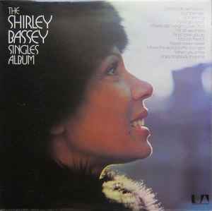 ・アーティスト Shirley Bassey ・タイトル The Shirley Bassey Singles Album ・レーベル・型番 UNITED ARTISTS RECORDS UAS29728 ・フォーマット LPレコード ・コンディション(盤) 良い (VG+) ・コンディション(ジャケット) 可 (VG) ・コンディション(帯) オビなし ・特記事項 【ジャケット上下セロテープでの補強あり】 サンプル画像です。実際の商品の画像ではありません 商品写真はバーコード/カタログ番号に対応したサンプル画像ですので、お送りする商品の画像ではありません。帯やライナーなどの付属品は、特記事項に記載されている場合のみ含まれます。プロモやカラーレコードなどの仕様についても、該当する場合のみ特記事項に記載しています。 【ご購入前に必ずご確認ください】 ・本店サイト(www.recordcity.jp)とは価格、送料が違います ・本店サイト、その他支店のオーダーとは同梱発送できません ・注文確定後に別の注文を頂いた場合、注文同士の同梱は致しかねます。 ・別倉庫から発送しているため、店頭受け渡しは対応しておりません ・一部商品は他の通販サイトでも販売しているため、ご注文のタイミングによっては商品のご用意ができない場合がございます。 ・土日祝日はお休みです 金曜・祝前日9時以降のご連絡またはご入金は、返答または発送が週明け・祝日明けに順次対応となります。 ・ご購入後のキャンセル不可 ご購入後のキャンセルはいかなる理由においてもお受けできません。ご了承の上、ご購入くださいませ。 ・日本郵便(ゆうパック/ゆうメール)によるお届けになります。 ・中古品であることをご理解ください 当ストアでは中古商品を主に販売しております。中古品であることをご理解の上ご購入ください。また、一部商品はRecordCityオンラインストアで試聴可能です。 ・返品について お客様のご都合による返品は一切承っておりません。 表記の内容と実際の商品に相違がある場合、また針飛び等で返品・返金をご希望される場合は、商品の到着後1週間以内にご連絡ください。商品の返送をこちらで確認後、キャンセル・返金を行います。 コンディションVG以下の商品は返品できません。プレイに影響のない表面のこすれ傷、プレス起因のノイズ盤は返品の対象外です。 【コンディション表記】 ・ほぼ新品(M-)(Like New) 完全な新品。未使用。当店ではほぼ使用しません ・非常に良い(EX)(Excellent) 中古盤として美品な状態。わずかな経年を感じるものの傷みを感じさせない、当店基準で最高の状態 ・良い(VG+)(Very Good Plus) 丁寧に扱われた中古品で、軽い使用感がみられる。 ・可(VG)(Acceptable) 使い込まれた中古品で、「良い」よりもさらに使用感がみられる。 ・悪い(VG-)(Bad) 状態が悪いアイテム。使用の保障はなく、再生不可、針飛び、目立つノイズがあるかもしれない。状態によるクレーム不可。返品不可。 ・非常に悪い(G)(Very Bad) 「悪い」よりさらに状態が悪いアイテム。使用の保障はなく、再生不可、針飛び、目立つノイズがあるかもしれない。状態によるクレーム不可。返品不可。 ・ジャンク(Fair)(Junk/Fair) 割れている、反っている、水ダメージがある、カビ、ジャケットが分離している、ひどい書き込み、ひどい擦れなど最低の状態。使用の保障はなく、再生不可、針飛び、目立つノイズがあるかもしれない。状態によるクレーム不可。返品不可。 ・ジャンク(Poor)(Junk/Poor) 割れている、反っている、水ダメージがある、カビ、ジャケットが分離している、ひどい書き込み、ひどい擦れなど最低の状態。使用の保障はなく、再生不可、針飛び、目立つノイズがあるかもしれない。状態によるクレーム不可。返品不可。