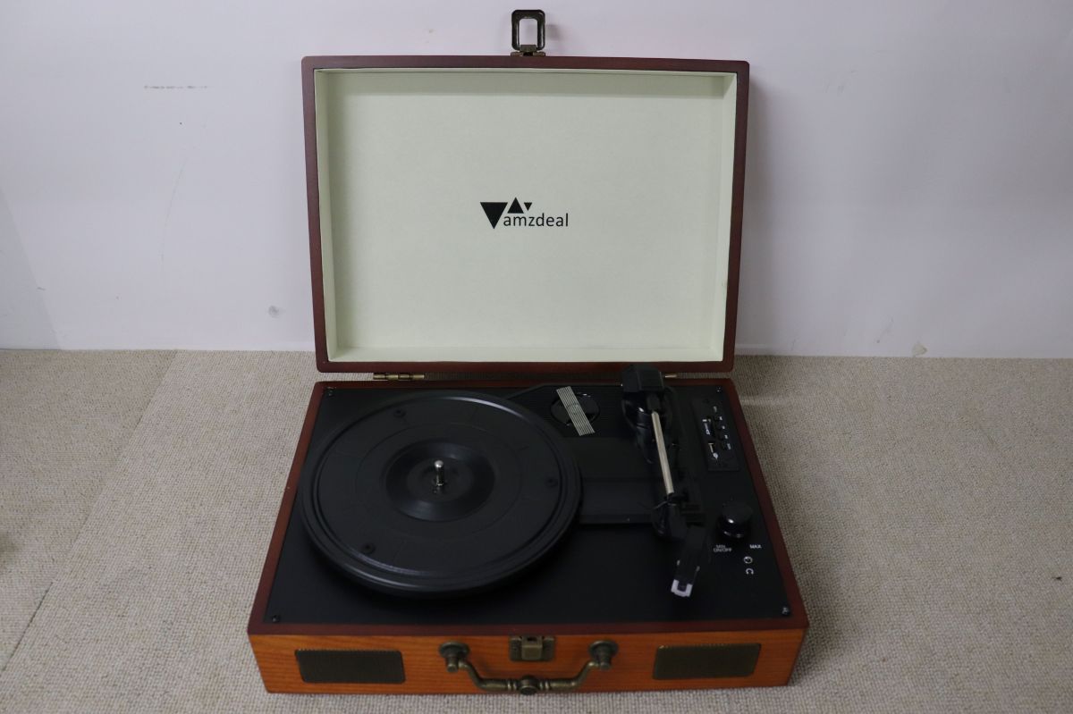 ・商品説明 Amzdeal アマゾンディ−ル AMDCPJ01 Portble Record Player ポ−タブルレコ−ドプレイヤ− 商品状態：A　美品 ■USBケ−ブル、取り扱い説明者（オリジナル）付き 参考重量：2600(g) 電源　　　アダプターDC5V 0.5A(50/60Hz）USB、SDカード使用可能サイズ　　幅約35×奥行25.5×高さ12.5?付属品　　取扱説明書、替え針、アダプターセット、 ご購入前に必ずご確認ください ・ご購入者様都合によるご購入後のキャンセル・返品は、いかなる理由においてもお受けできません。 ・送料および代引き手数料はご購入者様のご負担となります。 ・決済期日までにご入金が確認できない場合は、「ご購入者様都合」にてキャンセルさせていただきます。 ・状況により、配送方法を変更させていただく場合がございます。 ・ご注文確定後の商品の追加や複数注文の同梱対応は、一切承っておりません。 ・土日・祝日は原則として発送業務を行っておりません。 ・商品説明は正確に記載するよう努めておりますが、中古品は予期せぬ傷や汚れ等がある場合がございます。ご理解のうえご購入ください。 3677075