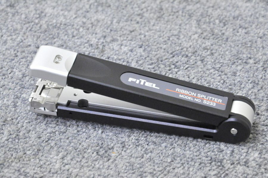 Rakuten - 【中古】FITEL/古河電工 光ファイバテープ分割工具 S233■表面：4心⇒2心・2心に分割可能 裏面：8心⇒4心・4心に分割可能■光ファイバー融着機・ストリッパ・カッタ・ホルダも多数ご用意！癒着機・融着器