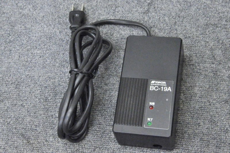 【純正品 難あり】TOPCON/トプコン トータルステーション BT-32Q BT-31Q バッテリー用 純正 充電器 BC-19A■対応バッテリー：BT-32Q BT-31Q BT-23Q 等にご使用可能■BT-52Qは充電できません【中古】BC-19AR BC-19CR同等品