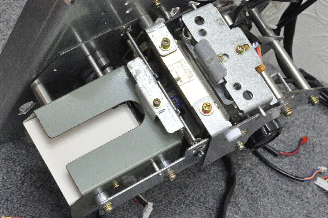 リサイクル ハンター楽天市場店の【中古】【難あり】芝浦自動券売機　KB155NN-BW・KB155NN-3用 チケット印字・カット部品 発券メカ KB ■対応機種：KB155NN-BW・KB155NN-3 等にご使用可能■自動券売機・自動販売機・自動食券機｜アングル2
