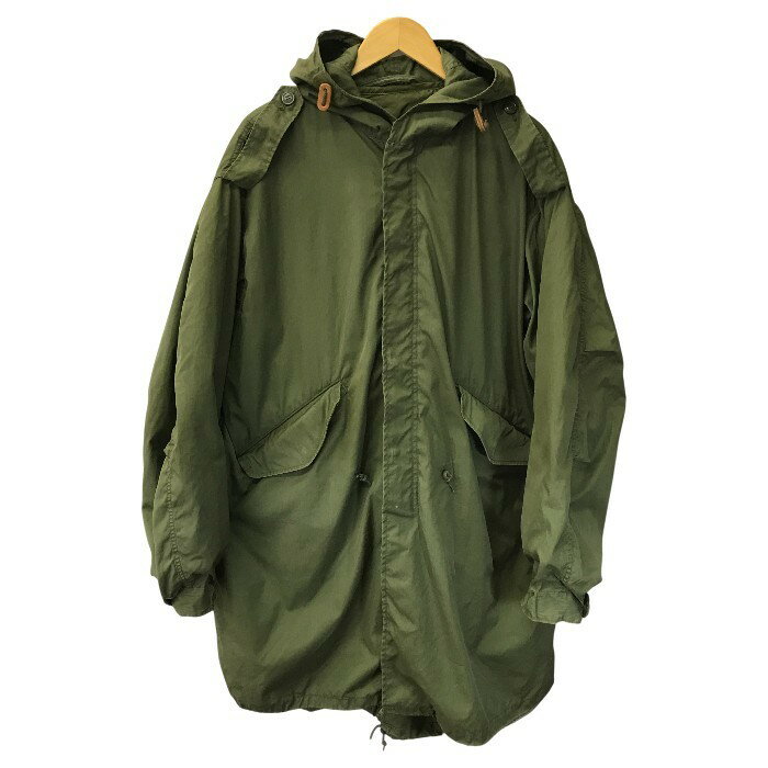 商品情報 240001-ITTAJQTZNTIL JANコード ブランド メーカー 型番 コート：55-B-4982-20 / ライナー：8415-00-782-2883 参考定価 円 原産国 アメリカ/日本 素材 綿80%/ナイロン20% テイスト ミリタリー 色 カーキグリーン サイズ MEDIUM(CHEST 37"/TO 41") 肩幅：60cm 身幅：70cm 着丈：105cm 袖丈：64cm 裄丈：cm 裾回り：cm 状態 前ファスナーエンド付近や背面に汚れ、全体的に色褪せ等の使用感あり。ライナー左肩にほつれあり。 付属品 ライナー付き (それ以外はございません) 注意 【サイズの測り方について】 平置きでシワ等を伸ばし後ろ身頃で採寸しております。 製造メーカーの公表しているサイズと実寸は採寸方法の違いから異なる場合がございます。 各サイズの採寸方法は以下の通りです。 【肩幅】両肩先間を直線で測る 【身幅】両袖付け根間を直線で測る 【着丈】襟下センターから裾センターまでを直線で測る 【袖丈】袖口から肩先までを直線で測る 【裄丈】後中心から肩先を通り袖口までを測る 【裾周り】裾を直線で測り2倍する 多少色味が異なって見える場合がございます。 予めご了承ください。 付属品は商品画像、または説明文にあるものが全てです。 ランク 中古C 商品状態の基準 状態ランク一覧 新品 新品の品(商品撮影の為、開封の場合あり) 未使用品 使用していない品、展示していた場合あり (検品、商品画像撮影の為、開封の場合あり) 中古A 使用した形跡が少なく、大切に使用されていた品 状態の良いものをお求めの方にオススメ 中古B 使用感はあるが、問題なく使える一般的なユーズド品 中古C 使用感や傷・ダメージがある、状態より価格重視の方に最適 中古D 故障や破損、一部欠品などの訳あり品 パーツ取りや自己修理して使用する等、ジャンクを許容できる方にはお買い得 送料、問い合わせ先など お取引について 発送方法 ヤマト運輸での配送となります。 ヤマト便(宅急便・宅急便コンパクト)、メール便(ネコポス）に対応しております。 基本的にダンボール梱包での配送になりますが、商品の大きさによっては封筒での配送になる場合があります。 送料 ヤマト便(宅急便)：770円(税込) ※北海道・沖縄他離島は1100円(税込) メール便(ネコポス)：全国一律350円(税込) 一定の価格以上の商品ご購入で、送料無料となります。 ※詳しくは送料のページ参照 商品発送 入金確認後、2営業日以内に発送いたします 13時までにご注文いただいた場合、当日発送いたします。 13時以降の場合は翌日発送になりますので、ご注意ください。 返品方法 商品の欠陥や不良など当社原因による場合、且つ未使用の状態に限り、商品到着後7日以内であれば返品を受け付けます。 お客様都合による返品・交換は原則受け付けておりません。 返金内容は商品代金と送料になります。代替品との交換や修理対応は承っておりません。 ただし送料に関しては、当社起因の場合のみ当社が負担いたします。 状況によってお客様に責任が起因する場合は、お客様に送料の往復分をご負担いただきます。 返品を希望する旨を電話もしくはメール、またはお問い合わせ窓口よりお申し付けください。 問い合わせ先 何かご不明点ございましたら、下記まで連絡をお願いいたします。 ------------- 京都リサイクル王国 【TEL】075-873-1177 【住所】京都府京都市右京区西院西貝川町74-2 【営業時間】10:30～19:00