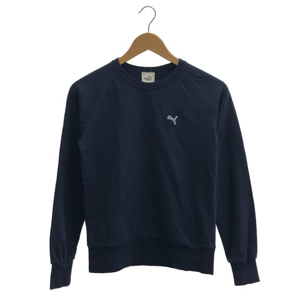 在庫は一点のみになります。当日〜翌営業日出荷にて対応致します。ブランド名：PUMA/プーマ品番：PWF3065商品名：ヒットユニオン製 スウェットシャツサイズ：レディースS実寸サイズ：着丈56cm×身幅45cmカラー：ネイビー/ブルー生産国：中国素材：コットン80%、ポリエステル20%状態：使用感あり全体的に毛羽立ちあり若干の色褪せありランクB：やや傷や汚れあり【注意事項】・古着になります。よほど状態が良い物以外は多少のシワ、シミ、小穴、毛羽立ち、部分的な縫製ほつれ等がある場合がございます。特に目立つダメージを記載、撮影しておりますが、記載・画像外にも細かなダメージ等がある場合がございます。・実寸は一つ一つ測っておりますが、1〜2cm程の誤差がある場合がございます。何卒ご了承下さいませ。・お支払い完了後、即日〜翌日出荷致します！・商品画像の色味に関しては撮影時の環境やお客様のパソコンのブラウザーやモニターの関係により実物と多少異なってしまう場合がございます。こちらも併せてご了承下さいませ。