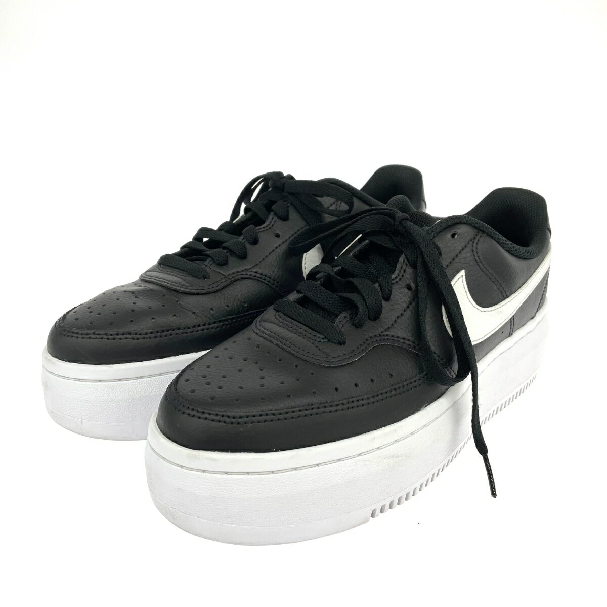 状態ランク →ランク詳細はこちら 状態詳細 【外側】若干の薄汚れ-【内側】- ※スレ傷や汚れがある場合はその一部分のみ撮影を行っております。画像に写っていない箇所にも同じようなスレ傷や汚れがある場合がございます。 商品説明 ブランド NIKE ナイキ 仕様 コートビジョンアルタ DM0113-002 表記サイズ 表記サイズ:27.5 → 靴の一般サイズ表はこちら ※あくまで一般的な比較表です。詳細なサイズはメーカーにより異なりますので、ご参考程度にお考え下さい。 実寸サイズ(約/cm) 【アウトソール】長さ:30 幅:10 【全体】高さ:10- → 実寸サイズ計測方法はこちら 色 ブラック- → カラー詳細はこちら ※色名は弊社の判断基準となります。光の加減や反射、ご覧の機種やブラウザの影響により実際の色味と異なる場合がございます。 付属品 画像に写っているものが全てです。 管理番号 240001159683 『NIKE』 他商品を見る 商品を探す カテゴリー別で探す ≫ 同じアイテムから探す ≫　