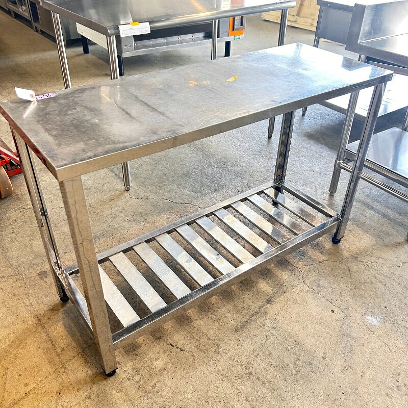 ■商品情報 商品名　作業台 外形寸法幅1200×奥行450×高さ800(mm) 特記事項・(プラスチック)アジャスト全て良好※使用に伴うキズ、スレ、凹みあり 送料区分送料無料（※北海道/九州地方/沖縄/離島を除く） 保証期間初期不良のみ（※離島など一部地域は対象外） 注意事項×個人様宛はお受けできません！必ず配送先の住所に存在する屋号・法人名をご記入ください。配送先住所がどちらにも一致しない場合別途運賃をご請求させて頂きます。×配送先によっては別途運賃が発生します！※北海道/九州地方/沖縄/離島への配送は送料無料であっても別途送料お見積りとなります。（ご注文確定後最終運賃をメールにてご案内）×こちらの商品は1点ものです！※実店舗と在庫を共有しているため、在庫数にズレが生じている場合がございます。予めご理解の上ご注文くださいませ。在庫の有無についてはお気軽にお問い合わせください。