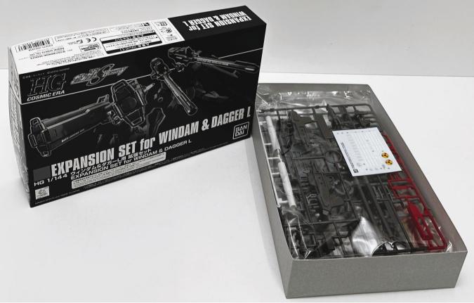 【中古品・美品】HG 1/144 ウィンダム＆ダガーL用 拡張セット 機動戦士 ガンダムSEED DESTINY ガンプラ プラモデル 限定！！ こちらの商品は【中古品】となっております。＝商品詳細＝・商品名：HGCE 1/144 ウィンダム＆ダガーL用 　拡張セット (機動戦士 ガンダムSEED DESTINY)・ブランド名：BANDAI SPIRITS・シリーズ名：HGシリーズ　1/144-HGシリーズ・原作名：機動戦士ガンダムSEED DESTINY・JANコード：4573102618566・発売日：21年08月◇製品仕様◇・プラモデル【スケール】1/144【素材】PS・PE【その他】水転写式デカール付き◇マルチランチャーパック◇・劇中にてウィンダムが装備したマルチランチャーパックを新規再現。・ランチャーをマウントするユニット基部は回転軸により収納、展開ギミックを搭載。・ランチャー側面のダクト部はハッチ開閉ギミックを再現。・格納されたミサイルパーツが付属。ミサイルは単独で取り出し可能。・ロケット推進部にはアクションベースを接続可能。ミサイル発射シーンに対応。◇ドッペルホルン連装無反動砲◇・ダガーLやウィンダムが搭載した対艦用装備「ドッペルホルン連装無反動砲」を再現。・ユニット基部は可動軸により仰角調整が可能。◇Mk315 スティレット投擲噴進対装甲貫入弾◇・新規パーツで付属。MSに持たせることが可能。△外箱に少々のゆがみが見受けられます。△（画像にてご確認下さい。）※店頭にて展示販売を行っている為、　記載に無い細かなキズ、汚れが見受けられる場合がございます。※中古品のため上記内容以外に見落とし等がある場合がございます。ご了承下さい。現状でのお渡しとなりますため予めご了承下さい。画像にあるものが全てです。■付属品は画像にあるものが全てです。■※専門店ではございませんので、恐れ入りますが詳細な状態・情報につきましては分かりかねます。ご了承下さい。※こちらから保証書の発行はしておりません。※領収書の発行をご希望の場合はご落札後に注文オプションからご自身で印刷できる領収書の発行が可能となります。※モニター発色の具合により色合いが異なる場合がございます。製品に関する詳細や設定方法はメーカーへ直接お問い合わせいただきますようお願い致します。※ノークレーム・ノーリターンとさせて頂きます。※【中古品】としての出品をご理解のうえ、ご購入くださいませ。実店舗との併売品の為完売の際はご連絡致しますのでご了承ください。当店ではすり替え防止のため、シリアルナンバーを控えております。万が一、違法行為が発覚した場合は然るべき対応を行わせていただきます。お客様都合によるご注文後のキャンセル・返品はお受けしておりませんのでご了承下さい。電話対応は行っておりませんので、ご質問等はメッセージまたはメールにてお願い致します。素人採寸の為多少の誤差はご了承下さい。 5