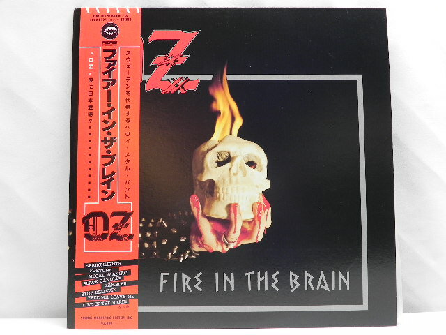 【中古】Oz Fire In The Brain オズ ファイアー・イン・ザ・ブレイン FEMS LP SP20-5104 レコード アルバム 帯付き 国内盤 北欧 HEAVY METAL 1984年 ヘビメタ Japan 1st Press 洋楽 アナログ盤 スウェーデンを代表するヘヴィメタルバンド!! ■ランク■ディスク ：A　ジャケット：A　帯 ：A　ライナー：A※ 中古品　(付属のEP盤は欠品しています)ランク ★盤質　状態表★【S】 汚れ、スレほぼありません、新品に近い状態【A】 軽いスレ・汚れなど経年程度の傷みあり、中古品としては概ねきれいな状態【B】 スレ・細かいスリキズ、汚れなどがあり、ノイズがでる可能性がありますが、音飛びしそうな酷いキズはなさそうな状態【C】 深いキズがあり、ノイズも音飛びもでる可能性があり状態【D】 ジャンク品、ひどい状態ランク ★ジャケット ライナー 状態表★【S】 汚れ、スレなどはほとんど無し。新品に近い状態【A】 軽いスレ、汚れ、変色、シワなど経年程度の傷みがあり、中古品としては概ねキレイな状態【B】 折れ目、破れ、書き込みなどの傷みはありませんが、スレ、細かいキズ、汚れ、軽いカビなどがある状態【C】 小さな折れ目、一部に破れなどの破損、小さな書き込みなどの傷みがある状態。カビも多い状態【D】 大きな折れ目、大きな破れ、補修跡、カビがたくさんあり、大きな書き込みなど、ダメージが酷いものこちらの商品は【中古品】となっております。　(付属のEP盤は欠品しています)※店頭にて展示販売を行っている為、　記載に無い細かなキズ、汚れが見受けられる場合がございます。※中古品のため上記内容以外に見落とし等がある場合がございます。ご了承下さい。現状でのお渡しとなりますため予めご了承下さい。※専門店ではございませんので、恐れ入りますが詳細な状態・情報につきましては分かりかねます。ご了承下さい。※こちらから保証書の発行はしておりません。※領収書の発行をご希望の場合はご落札後に注文オプションからご自身で印刷できる領収書の発行が可能となります。 5