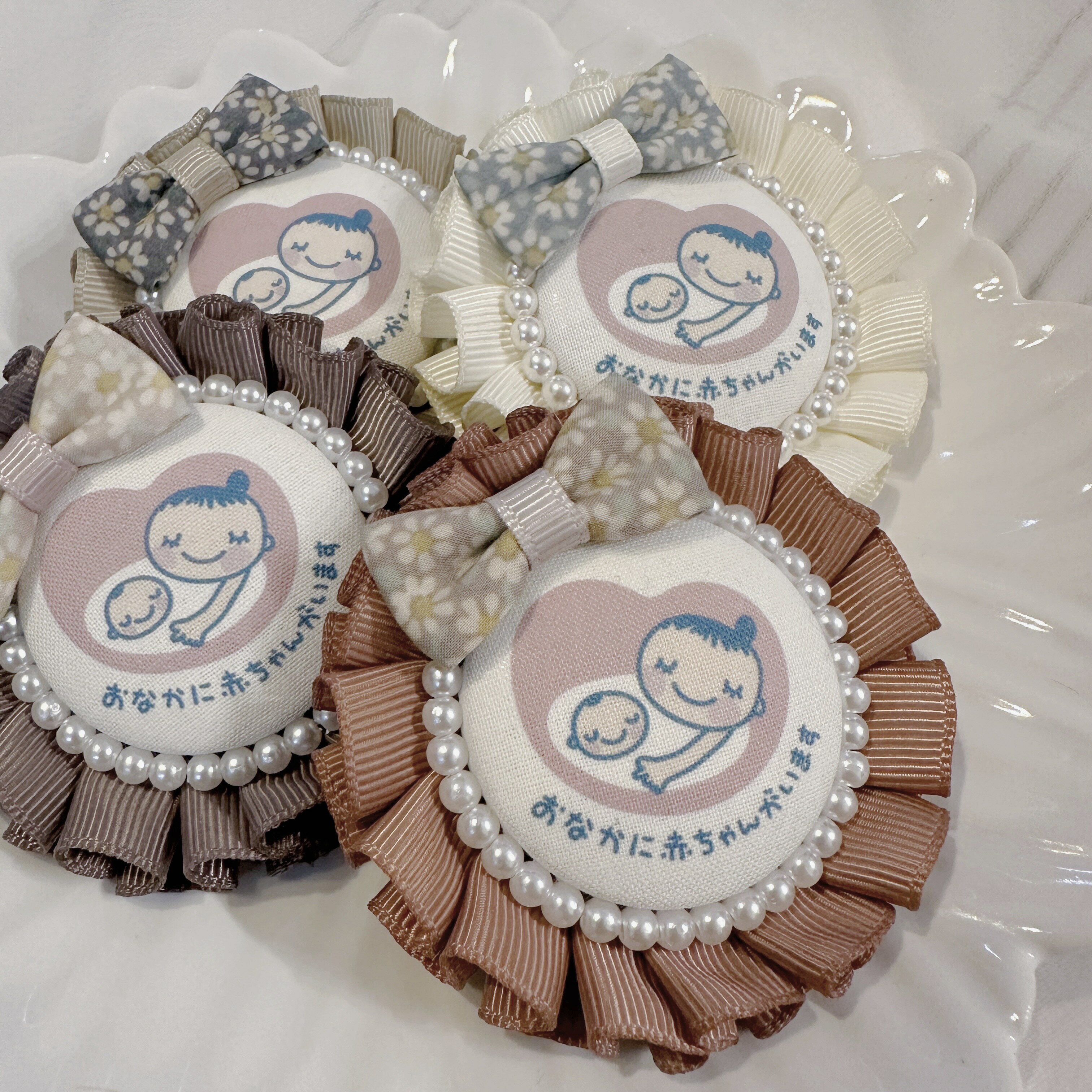 【HARUHARU】 リトルマーガレットマタニティロゼット キーホルダー お守り プレゼント マタニティマーク リボン くすみカラー 妊娠 安産 祈願 お祝い プレゼント ベビー 可愛い 妊娠中 お守り カーキ オレンジ ブラウン ベージュ おしゃれ