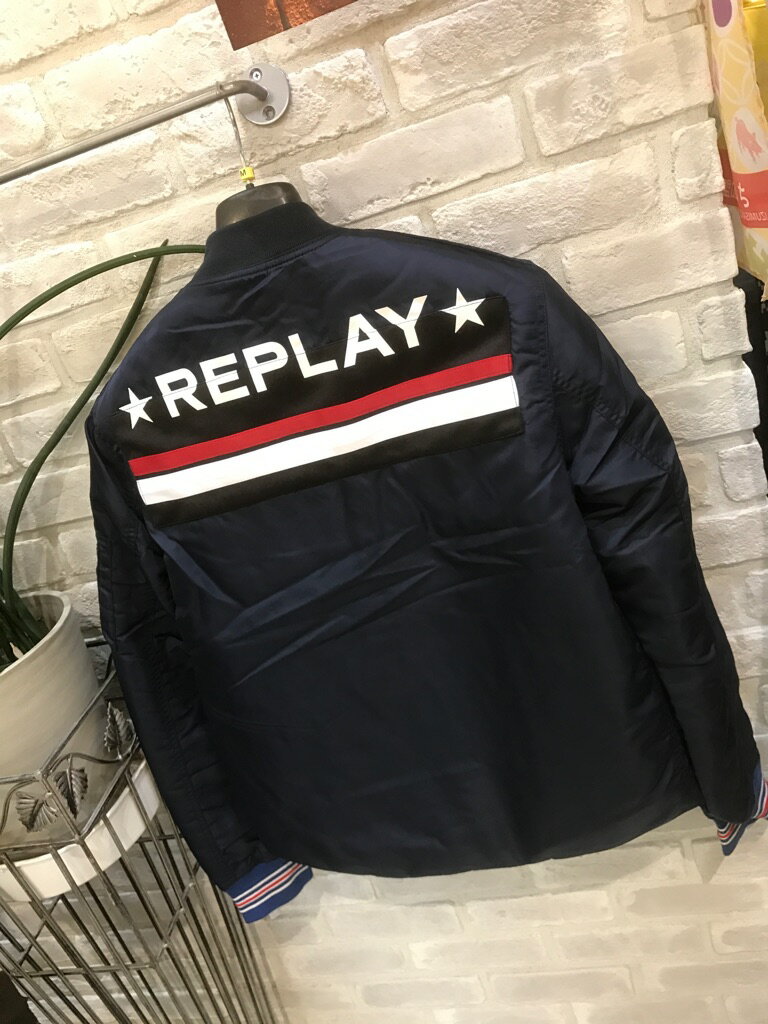 Rakuten - メンズ『REPLAY』ブルゾン『ネイビー』（リプレイ）大人気（1万以上のお買い上げで送料無料）（ラッピング無料）M8945-000-83118-086-54000