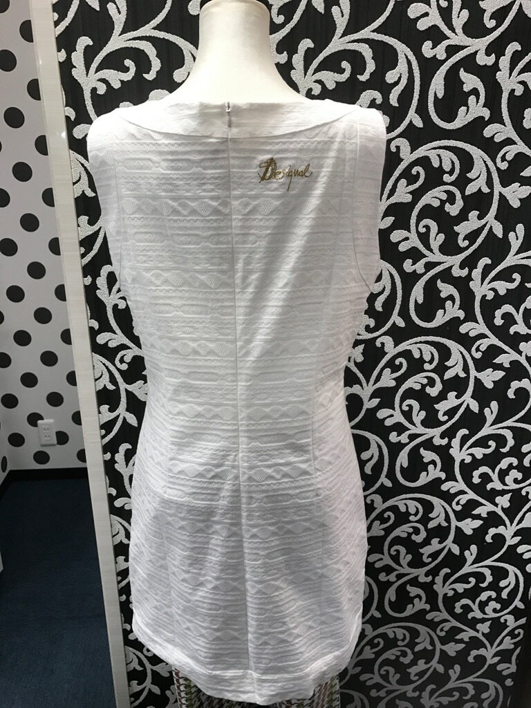 値下げDesigualホワイトチュニック・大きいサイズ・デシグアル・プレゼント・進物・ラッピング・（1万円以上お買い上げで送料無料）新品(プレゼントラッピング無料）（ロゴプリント）新作ブランドスペイン73V2EHZO-1000-42-46-159