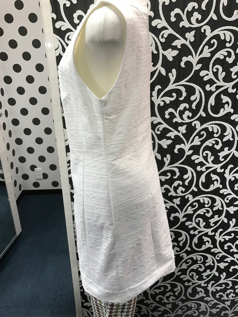 値下げDesigualホワイトチュニック・大きいサイズ・デシグアル・プレゼント・進物・ラッピング・（1万円以上お買い上げで送料無料）新品(プレゼントラッピング無料）（ロゴプリント）新作ブランドスペイン73V2EHZO-1000-42-46-159