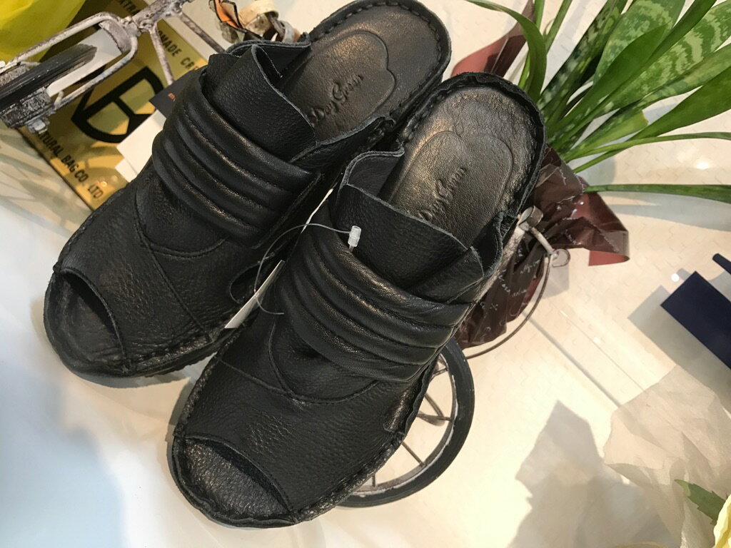 展示品処分『サンダル』大人気靴（1万以上のお買い上げで送料無料）（ラッピング無料）ヒナデイグリーン Hina Day Green (ヒナ）97-4476-15000