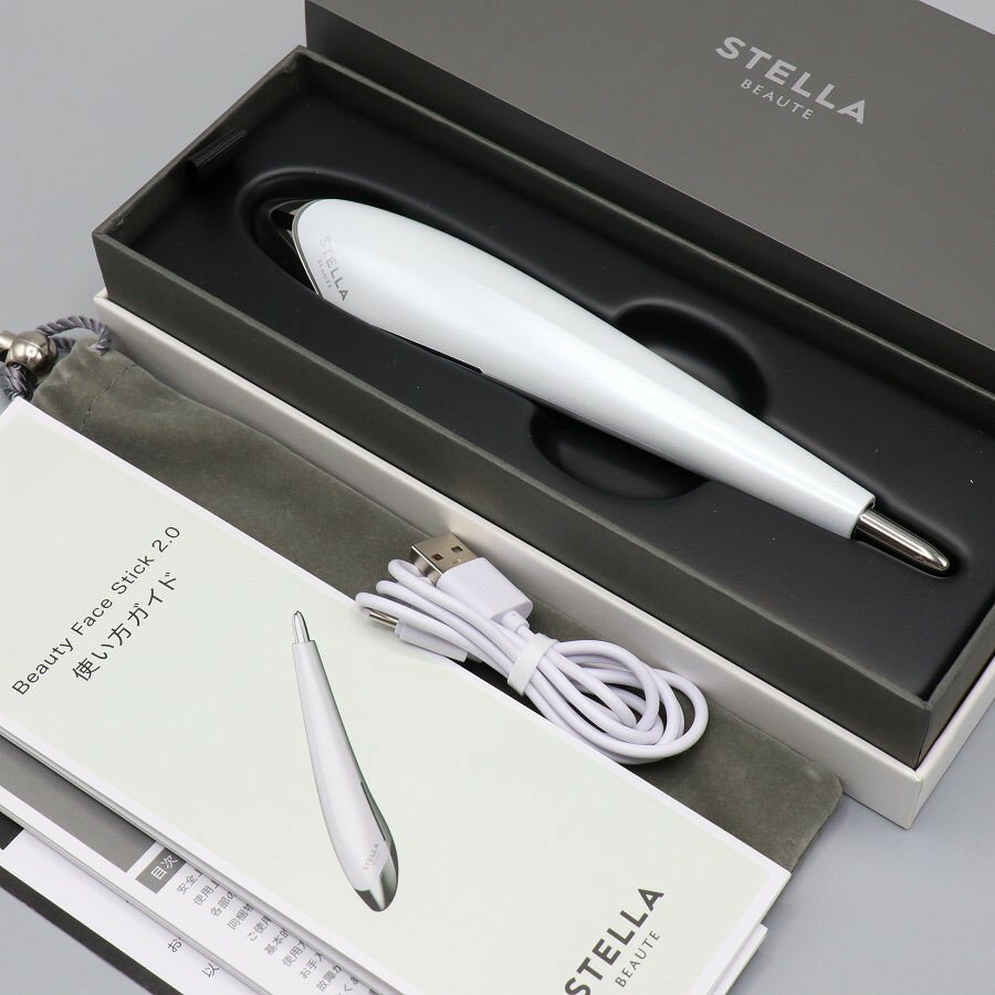■商品名 【美品】STELLA BEAUTE Beauty Face Stick 2.0 SB-BFS02-WH スノーフォールホワイト 美顔器 ステラボーテ 本体 ■商品状態 【A】大きなダメージもなく程度良好の美品 ・ヒートサーフェイスに細かな擦れ感がございますが、全体的に状態の良い中古品です。 ・動作確認済みのためご購入後はすぐにご使用いただけます。 ・自社で梱包して発送いたします。 ※付属品は画像にあるものが全てとなります。 ■元箱・説明書について ・元箱：あり（ダメージあり） ・説明書：あり ■商品ランク説明 当店が定める商品ランクは下記の商品状態からランク分けをおこなっております。 【N】未使用品 【S】数回使用程度の美品 【A】大きなダメージもなく程度良好の美品 【B】一般的な使用感のある商品 【C】傷、汚れがあり使用感を感じるUSED品 【D】傷・汚れなどが多く見受けられる難有品 【E】ジャンク品 ■発送について ・佐川急便でお支払い確認後、2営業日以内に発送いたします。 ※沖縄県及び離島のお客様はゆうパックでの【着払い】となりますので予めご了承ください。 ■古物商許可証 【大阪府公安委員会：第621010150412号】 ■ご購入の前にお読みください ・当店の明らかな商品説明の記載ミス等でない限り、ご購入後の返金・返品等の対応はできません。 ・ご購入後、3日以上ご連絡が取れないお客様につきましては、誠に勝手ながら購入の意思なしと判断し、キャンセル扱いとさせていただく場合がございますので予めご了承ください。 ■返金・返品について ・購入した商品と異なる場合 ・説明欄に記載のない大きなダメージがあった場合 ・サイズや記載と違うお色の場合 ・初期動作不良があった場合 上記の内容に該当する場合のみ返金・返品をお受けいたします。 ※若干の状態の違いなどの個人的主観、ご注文間違いやスペックの認識の相違、思っていた商品と違うなど、個人的な理由での返品はお受けできません。 ■商品番号 056477