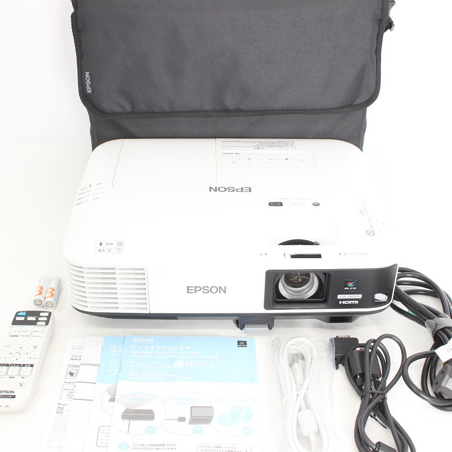 ■商品名 【美品】エプソン EB-2265U ビジネスプロジェクター 多機能パワーモデル 5500lm WUXGA EPSON 本体 ■商品状態 【A】大きなダメージもなく程度良好の美品 ・本体に若干の色あせ感がございますが、全体的に状態の良い中古品です。 ・純正のコンピューターケーブルが欠品しておりますが、代用可能の別ケーブルが付属しております。 ・動作確認済みのためご購入後はすぐにご使用いただけます。 ・自社で梱包して発送いたします。 ※付属品は画像にあるものが全てとなります。 ■ランプ点灯時間 ・使用時間：高1069H/低26H ※本体プロジェクター情報より確認（買取時点で確認した使用時間となりますので参考程度にお考え下さい。） ■元箱・説明書について ・元箱：なし（自社で梱包） ・説明書：なし ・保証書：なし ■商品ランク説明 当店が定める商品ランクは下記の商品状態からランク分けをおこなっております。 【N】未使用品 【S】数回使用程度の美品 【A】大きなダメージもなく程度良好の美品 【B】一般的な使用感のある商品 【C】傷、汚れがあり使用感を感じるUSED品 【D】傷・汚れなどが多く見受けられる難有品 【E】ジャンク品 ■発送について ・佐川急便でお支払い確認後、2営業日以内に発送いたします。 ※沖縄県及び離島のお客様はゆうパックでの【着払い】となりますので予めご了承ください。 ■古物商許可証 【大阪府公安委員会：第621010150412号】 ■ご購入の前にお読みください ・当店の明らかな商品説明の記載ミス等でない限り、ご購入後の返金・返品等の対応はできません。 ・ご購入後、3日以上ご連絡が取れないお客様につきましては、誠に勝手ながら購入の意思なしと判断し、キャンセル扱いとさせていただく場合がございますので予めご了承ください。 ■返金・返品について ・購入した商品と異なる場合 ・説明欄に記載のない大きなダメージがあった場合 ・サイズや記載と違うお色の場合 ・初期動作不良があった場合 上記の内容に該当する場合のみ返金・返品をお受けいたします。 ※若干の状態の違いなどの個人的主観、ご注文間違いやスペックの認識の相違、思っていた商品と違うなど、個人的な理由での返品はお受けできません。 ■商品番号 057915