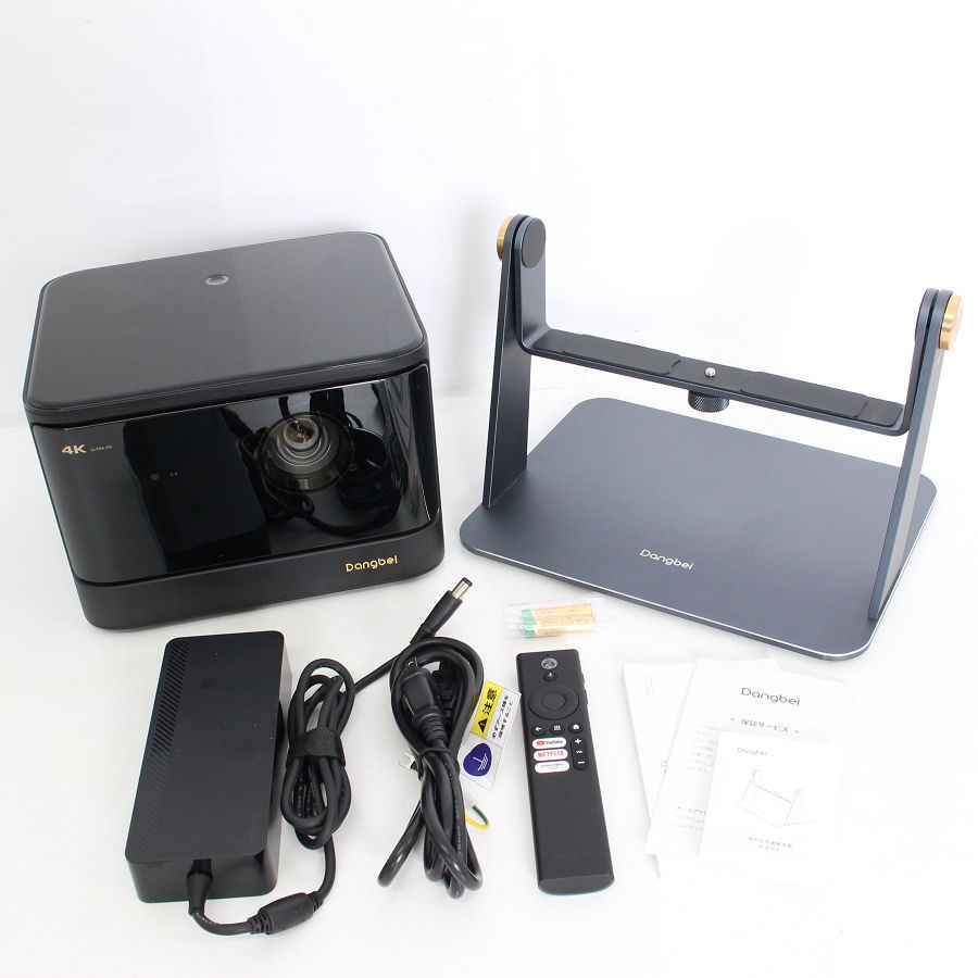 ■商品名 【美品】Dangbei Mars Pro 2 DBOX02-ACDB03 レーザープロジェクター スタンドバンドル付 4K GoogleTV搭載 ダンベイ 本体 ■商品状態 【A】大きなダメージもなく程度良好の美品 ・USED品ではございますが大きなダメージや汚れなどもなく状態の良い商品です。 ・動作確認済みのためご購入後はすぐにご使用いただけます。 ・自社で梱包して発送いたします。 ※付属品は画像にあるものが全てとなります。 ■元箱・説明書について ・元箱：なし（自社で梱包） ・説明書：あり ・保証書：あり（印字なし） ◆世界初GoogleTV搭載4Kレーザープロジェクター 2450ISO超高輝度。 ■商品ランク説明 当店が定める商品ランクは下記の商品状態からランク分けをおこなっております。 【N】未使用品 【S】数回使用程度の美品 【A】大きなダメージもなく程度良好の美品 【B】一般的な使用感のある商品 【C】傷、汚れがあり使用感を感じるUSED品 【D】傷・汚れなどが多く見受けられる難有品 【E】ジャンク品 ■発送について ・佐川急便でお支払い確認後、2営業日以内に発送いたします。 ※沖縄県及び離島のお客様はゆうパックでの【着払い】となりますので予めご了承ください。 ■古物商許可証 【大阪府公安委員会：第621010150412号】 ■ご購入の前にお読みください ・当店の明らかな商品説明の記載ミス等でない限り、ご購入後の返金・返品等の対応はできません。 ・ご購入後、3日以上ご連絡が取れないお客様につきましては、誠に勝手ながら購入の意思なしと判断し、キャンセル扱いとさせていただく場合がございますので予めご了承ください。 ■返金・返品について ・購入した商品と異なる場合 ・説明欄に記載のない大きなダメージがあった場合 ・サイズや記載と違うお色の場合 ・初期動作不良があった場合 上記の内容に該当する場合のみ返金・返品をお受けいたします。 ※若干の状態の違いなどの個人的主観、ご注文間違いやスペックの認識の相違、思っていた商品と違うなど、個人的な理由での返品はお受けできません。 ■商品番号 058169