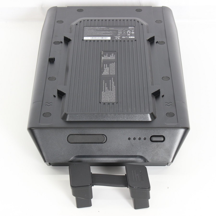 ■商品名 EcoFlow Wave2 ZYDKT210-EB EFKT210-EB 専用バッテリーパック エコフロー ウェーブ ■商品状態 【B】一般的な使用感のある商品 ・側面や上面など所々に使用に伴う擦れキズがみられます。 ・動作確認済みのためご購入後はすぐにご使用いただけます。 ・自社で梱包して発送いたします。 ※付属品は画像にあるものが全てとなります。 ■元箱・説明書について ・元箱：なし（自社で梱包） ・説明書：なし ■商品ランク説明 当店が定める商品ランクは下記の商品状態からランク分けをおこなっております。 【N】未使用品 【S】数回使用程度の美品 【A】大きなダメージもなく程度良好の美品 【B】一般的な使用感のある商品 【C】傷、汚れがあり使用感を感じるUSED品 【D】傷・汚れなどが多く見受けられる難有品 【E】ジャンク品 ■発送について ・佐川急便でお支払い確認後、2営業日以内に発送いたします。 ※沖縄県及び離島のお客様はゆうパックでの【着払い】となりますので予めご了承ください。 ■古物商許可証 【大阪府公安委員会：第621010150412号】 ■ご購入の前にお読みください ・当店の明らかな商品説明の記載ミス等でない限り、ご購入後の返金・返品等の対応はできません。 ・ご購入後、3日以上ご連絡が取れないお客様につきましては、誠に勝手ながら購入の意思なしと判断し、キャンセル扱いとさせていただく場合がございますので予めご了承ください。 ■返金・返品について ・購入した商品と異なる場合 ・説明欄に記載のない大きなダメージがあった場合 ・サイズや記載と違うお色の場合 ・初期動作不良があった場合 上記の内容に該当する場合のみ返金・返品をお受けいたします。 ※若干の状態の違いなどの個人的主観、ご注文間違いやスペックの認識の相違、思っていた商品と違うなど、個人的な理由での返品はお受けできません。 ■商品番号 060793