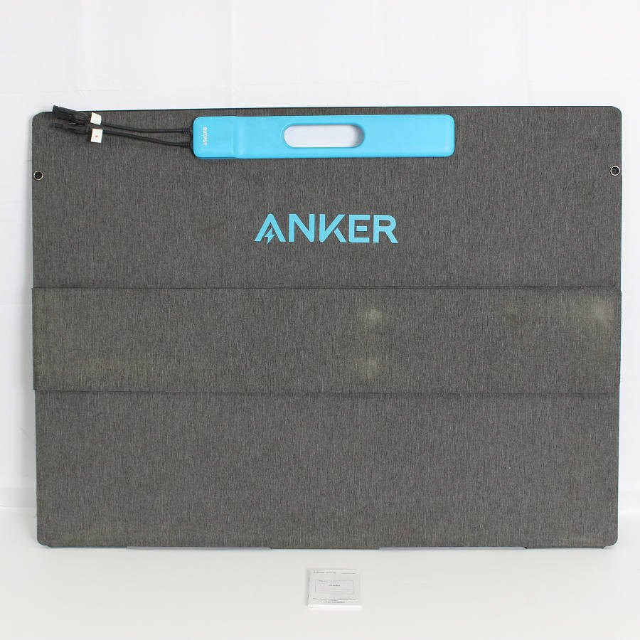 ■商品名 Anker Solix PS400 Portable Solar Panel A24370A1 ブラック ソーラーパネル アンカー 本体 ■商品状態 【B】一般的な使用感のある商品 ・本体の端にほつれ、パネル回りに若干のコーティングはがれがみられます。 ・本体背面に色褪せ感がございます。 ・持ち手に擦れキズと黒い色移りがございます。 ・動作確認済みのためご購入後はすぐにご使用いただけます。 ・元箱にストレッチフィルムを巻いての発送となります。 ※付属品は画像にあるものが全てとなります。 ・元箱には配送時のダメージがございますが、製品への影響はございません。 ■元箱・説明書について ・元箱：あり（ダメージあり） ・説明書：あり ◆「Anker Solix」シリーズへの充電に最適な高出力ソーラーパネル ■商品ランク説明 当店が定める商品ランクは下記の商品状態からランク分けをおこなっております。 【N】未使用品 【S】数回使用程度の美品 【A】大きなダメージもなく程度良好の美品 【B】一般的な使用感のある商品 【C】傷、汚れがあり使用感を感じるUSED品 【D】傷・汚れなどが多く見受けられる難有品 【E】ジャンク品 ■発送について ・佐川急便でお支払い確認後、2営業日以内に発送いたします。 ※沖縄県及び離島のお客様はゆうパックでの【着払い】となりますので予めご了承ください。 ■古物商許可証 【大阪府公安委員会：第621010150412号】 ■ご購入の前にお読みください ・当店の明らかな商品説明の記載ミス等でない限り、ご購入後の返金・返品等の対応はできません。 ・ご購入後、3日以上ご連絡が取れないお客様につきましては、誠に勝手ながら購入の意思なしと判断し、キャンセル扱いとさせていただく場合がございますので予めご了承ください。 ■返金・返品について ・購入した商品と異なる場合 ・説明欄に記載のない大きなダメージがあった場合 ・サイズや記載と違うお色の場合 ・初期動作不良があった場合 上記の内容に該当する場合のみ返金・返品をお受けいたします。 ※若干の状態の違いなどの個人的主観、ご注文間違いやスペックの認識の相違、思っていた商品と違うなど、個人的な理由での返品はお受けできません。 ■商品番号 060879