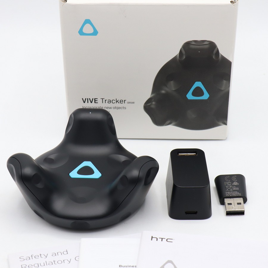 ■商品名 【美品】HTC VIVE Tracker 2018 99HANL005-00 アクセサリー トラッカー VR 本体 ■商品状態 【A】大きなダメージもなく程度良好の美品 ・USED品ではございますが大きなダメージや汚れなどもなく状態の良い商品です。 ・USBケーブルが欠品しておりますが、別の製品にて代用可能です。 ・動作確認済みのためご購入後はすぐにご使用いただけます。 ・自社で梱包して発送いたします。 ※付属品は画像にあるものが全てとなります。 ■元箱・説明書について ・元箱：あり ・説明書：あり ■商品ランク説明 当店が定める商品ランクは下記の商品状態からランク分けをおこなっております。 【N】未使用品 【S】数回使用程度の美品 【A】大きなダメージもなく程度良好の美品 【B】一般的な使用感のある商品 【C】傷、汚れがあり使用感を感じるUSED品 【D】傷・汚れなどが多く見受けられる難有品 【E】ジャンク品 ■発送について ・佐川急便でお支払い確認後、2営業日以内に発送いたします。 ※沖縄県及び離島のお客様はゆうパックでの【着払い】となりますので予めご了承ください。 ■古物商許可証 【大阪府公安委員会：第621010150412号】 ■ご購入の前にお読みください ・当店の明らかな商品説明の記載ミス等でない限り、ご購入後の返金・返品等の対応はできません。 ・ご購入後、3日以上ご連絡が取れないお客様につきましては、誠に勝手ながら購入の意思なしと判断し、キャンセル扱いとさせていただく場合がございますので予めご了承ください。 ■返金・返品について ・購入した商品と異なる場合 ・説明欄に記載のない大きなダメージがあった場合 ・サイズや記載と違うお色の場合 ・初期動作不良があった場合 上記の内容に該当する場合のみ返金・返品をお受けいたします。 ※若干の状態の違いなどの個人的主観、ご注文間違いやスペックの認識の相違、思っていた商品と違うなど、個人的な理由での返品はお受けできません。 ■商品番号 061177