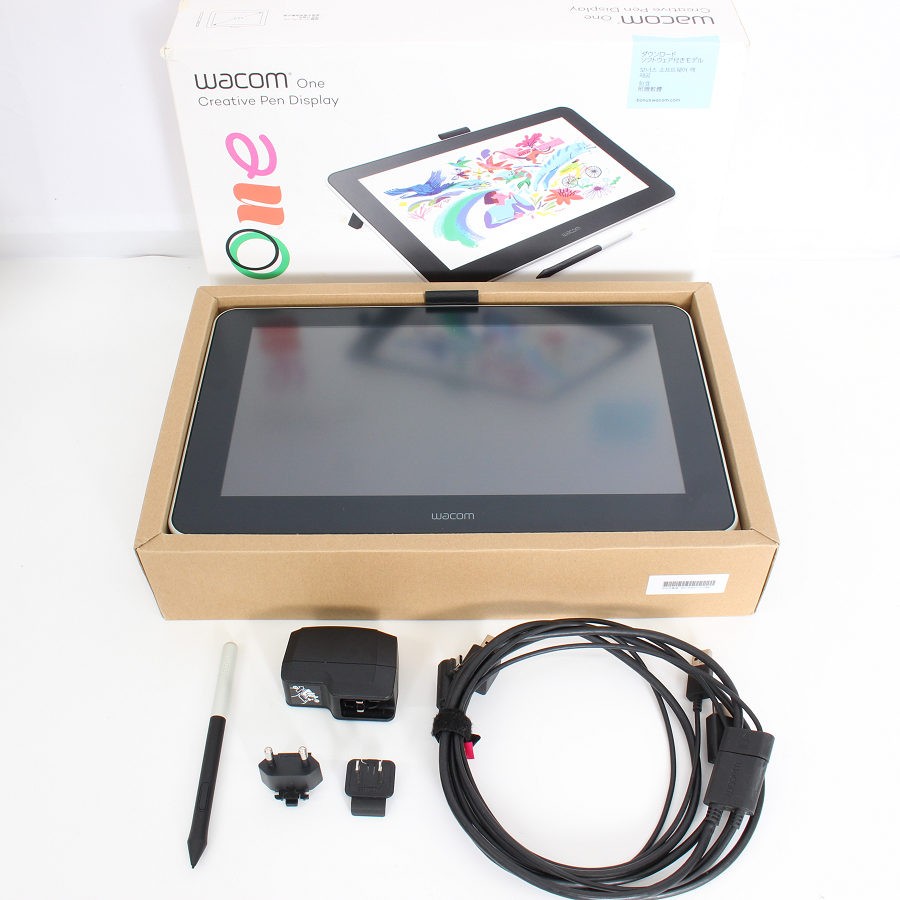 ■商品名 WACOM One Creative Pen Display DTC133W1D 液晶ペンタブレット ホワイト 液タブ ワコム 本体 ■商品状態 【B】一般的な使用感のある商品 ・本体背面には使用に伴う擦れ感がみられます。 ・商品の特性上、画面の初期フィルム上には使用に伴う擦れキズがございます。 ・ACアダプタに若干の擦れ感がみられます。 ・動作確認済みのためご購入後はすぐにご使用いただけます。 ・自社で梱包して発送いたします。 ※付属品は画像にあるものが全てとなります。 ■元箱・説明書について ・元箱：あり（ダメージあり） ・説明書：なし ■商品ランク説明 当店が定める商品ランクは下記の商品状態からランク分けをおこなっております。 【N】未使用品 【S】数回使用程度の美品 【A】大きなダメージもなく程度良好の美品 【B】一般的な使用感のある商品 【C】傷、汚れがあり使用感を感じるUSED品 【D】傷・汚れなどが多く見受けられる難有品 【E】ジャンク品 ■発送について ・佐川急便でお支払い確認後、2営業日以内に発送いたします。 ※沖縄県及び離島のお客様はゆうパックでの【着払い】となりますので予めご了承ください。 ■古物商許可証 【大阪府公安委員会：第621010150412号】 ■ご購入の前にお読みください ・当店の明らかな商品説明の記載ミス等でない限り、ご購入後の返金・返品等の対応はできません。 ・ご購入後、3日以上ご連絡が取れないお客様につきましては、誠に勝手ながら購入の意思なしと判断し、キャンセル扱いとさせていただく場合がございますので予めご了承ください。 ■返金・返品について ・購入した商品と異なる場合 ・説明欄に記載のない大きなダメージがあった場合 ・サイズや記載と違うお色の場合 ・初期動作不良があった場合 上記の内容に該当する場合のみ返金・返品をお受けいたします。 ※若干の状態の違いなどの個人的主観、ご注文間違いやスペックの認識の相違、思っていた商品と違うなど、個人的な理由での返品はお受けできません。 ■商品番号 060903