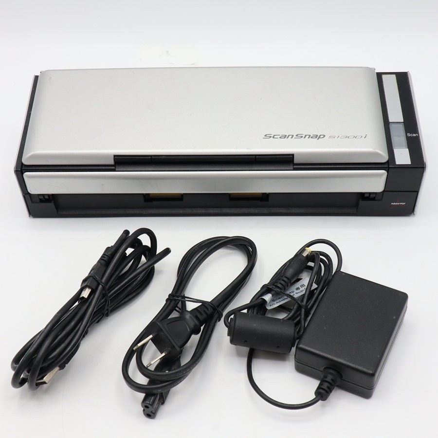 ■商品名 富士通 ScanSnap S1300i FI-S1300B-P ドキュメント スキャナー スキャンスナップ 本体 ■商品状態 【B】一般的な使用感のある商品 ・本体には全体的に使用に伴う擦れキズなどがございます。 ・総スキャン枚数は15,622枚です。（ScanSnap Homeにて確認） ・動作確認済みのためご購入後はすぐにご使用いただけます。 ※付属品は画像にあるものが全てとなります。 ■元箱・説明書について ・元箱：なし（自社で梱包） ■商品ランク説明 当店が定める商品ランクは下記の商品状態からランク分けをおこなっております。 【N】未使用品 【S】数回使用程度の美品 【A】大きなダメージもなく程度良好の美品 【B】一般的な使用感のある商品 【C】傷、汚れがあり使用感を感じるUSED品 【D】傷・汚れなどが多く見受けられる難有品 【E】ジャンク品 ■発送について ・佐川急便でお支払い確認後、2営業日以内に発送いたします。 ※沖縄県及び離島のお客様はゆうパックでの【着払い】となりますので予めご了承ください。 ■古物商許可証 【大阪府公安委員会：第621010150412号】 ■ご購入の前にお読みください ・当店の明らかな商品説明の記載ミス等でない限り、ご購入後の返金・返品等の対応はできません。 ・ご購入後、3日以上ご連絡が取れないお客様につきましては、誠に勝手ながら購入の意思なしと判断し、キャンセル扱いとさせていただく場合がございますので予めご了承ください。 ■返金・返品について ・購入した商品と異なる場合 ・説明欄に記載のない大きなダメージがあった場合 ・サイズや記載と違うお色の場合 ・初期動作不良があった場合 上記の内容に該当する場合のみ返金・返品をお受けいたします。 ※若干の状態の違いなどの個人的主観、ご注文間違いやスペックの認識の相違、思っていた商品と違うなど、個人的な理由での返品はお受けできません。 ■商品番号 061500