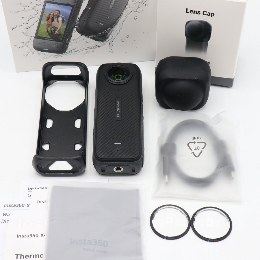 ■商品名 【美品】Insta360 X4 CINSABMA 360度カメラ 全天球 インスタ360 パノラマ 本体 ■商品状態 【A】大きなダメージもなく程度良好の美品 ・本体に擦れ感がございますが、全体的に状態の良い中古品です。 ・収納ポーチが欠品しております。 ・純正のサーモグリップカバー、レンズキャップが付属しております。 ・動作確認済みのためご購入後はすぐにご使用いただけます。 ・自社で梱包して発送いたします。 ※付属品は画像にあるものが全てとなります。 ■元箱・説明書について ・元箱：あり ・説明書：あり ◆8K360度撮影ができるアクションカメラ。録画した後でベストアングルを選べるので、撮り逃す心配がない。 ◆「シングルレンズモード」で通常のアクションカメラとして使用すると、4K60fpsでさらにスムーズな撮影ができる。水深10mのIPX8防水機能を搭載。 ◆三人称視点ショットやドローンのようなアングルでの撮影ができる。バッテリーは2290mAhと大容量化し、5.7K30fpsで135分の録画が可能。 ■商品ランク説明 当店が定める商品ランクは下記の商品状態からランク分けをおこなっております。 【N】未使用品 【S】数回使用程度の美品 【A】大きなダメージもなく程度良好の美品 【B】一般的な使用感のある商品 【C】傷、汚れがあり使用感を感じるUSED品 【D】傷・汚れなどが多く見受けられる難有品 【E】ジャンク品 ■発送について ・佐川急便でお支払い確認後、2営業日以内に発送いたします。 ※沖縄県及び離島のお客様はゆうパックでの【着払い】となりますので予めご了承ください。 ■古物商許可証 【大阪府公安委員会：第621010150412号】 ■ご購入の前にお読みください ・当店の明らかな商品説明の記載ミス等でない限り、ご購入後の返金・返品等の対応はできません。 ・ご購入後、3日以上ご連絡が取れないお客様につきましては、誠に勝手ながら購入の意思なしと判断し、キャンセル扱いとさせていただく場合がございますので予めご了承ください。 ■返金・返品について ・購入した商品と異なる場合 ・説明欄に記載のない大きなダメージがあった場合 ・サイズや記載と違うお色の場合 ・初期動作不良があった場合 上記の内容に該当する場合のみ返金・返品をお受けいたします。 ※若干の状態の違いなどの個人的主観、ご注文間違いやスペックの認識の相違、思っていた商品と違うなど、個人的な理由での返品はお受けできません。 ■商品番号 062237