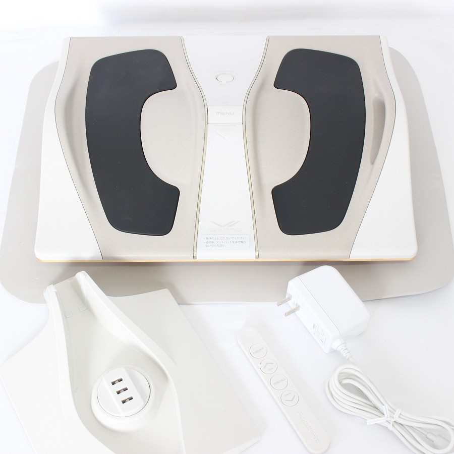 ■商品名 【美品】MTG SIXPAD Foot Fit 3 Heat SE-BY-02A ホワイト シックスパッド フットフィット 3 ヒート 本体 ■商品状態 【A】大きなダメージもなく程度良好の美品 ・本体背面とフットパットに使用に伴う若干の擦れ感がございますが、全体的に状態の良い中古品です。 ・商品の特性上、専用マットには擦れキズがございます。 ・動作確認済みのためご購入後はすぐにご使用いただけます。 ・詳細を記載することはできませんが模造品を内部電圧まで判断できております。 ・自社で梱包して発送いたします。 ※付属品は画像にあるものが全てとなります。 ■元箱・説明書について ・元箱：なし（自社で梱包） ・説明書：なし ◆歩くときに使う、足の筋肉を鍛えられます。 ◆座ったまま足を乗せることで、好きなときに気軽に、歩行で使う筋肉を鍛えられます。 ◆無理なく自分のペースで、毎日の生活に取り入れられます。 ■商品ランク説明 当店が定める商品ランクは下記の商品状態からランク分けをおこなっております。 【N】未使用品 【S】数回使用程度の美品 【A】大きなダメージもなく程度良好の美品 【B】一般的な使用感のある商品 【C】傷、汚れがあり使用感を感じるUSED品 【D】傷・汚れなどが多く見受けられる難有品 【E】ジャンク品 ■発送について ・佐川急便でお支払い確認後、2営業日以内に発送いたします。 ※沖縄県及び離島のお客様はゆうパックでの【着払い】となりますので予めご了承ください。 ■古物商許可証 【大阪府公安委員会：第621010150412号】 ■ご購入の前にお読みください ・当店の明らかな商品説明の記載ミス等でない限り、ご購入後の返金・返品等の対応はできません。 ・ご購入後、3日以上ご連絡が取れないお客様につきましては、誠に勝手ながら購入の意思なしと判断し、キャンセル扱いとさせていただく場合がございますので予めご了承ください。 ■返金・返品について ・購入した商品と異なる場合 ・説明欄に記載のない大きなダメージがあった場合 ・サイズや記載と違うお色の場合 ・初期動作不良があった場合 上記の内容に該当する場合のみ返金・返品をお受けいたします。 ※若干の状態の違いなどの個人的主観、ご注文間違いやスペックの認識の相違、思っていた商品と違うなど、個人的な理由での返品はお受けできません。 ■商品番号 063004