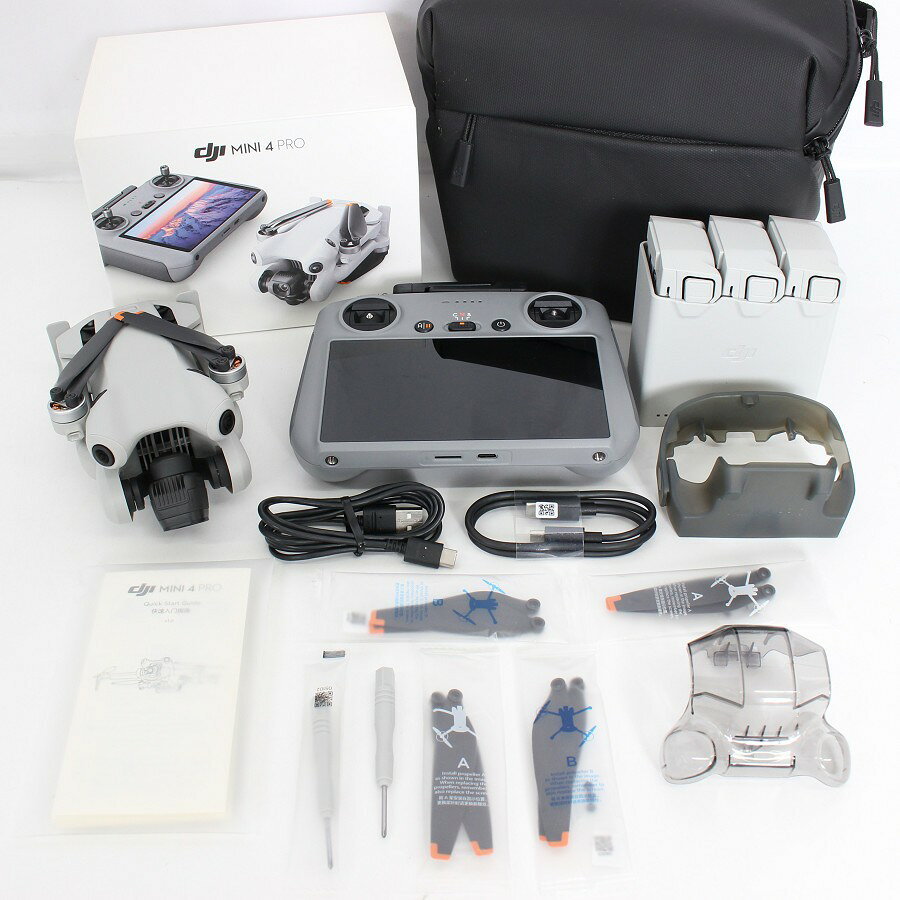 ■商品名 【美品】DJI Mini 4 Pro Fly More コンボ Plus DJI RC 2付属 M14001 バッテリー4個付属 ドローン 空撮カメラ ディージェイアイ ミニ4 プロ 本体 ■商品状態 【A】大きなダメージもなく程度良好の美品 ・USED品ではございますが大きなダメージや汚れなどもなく状態の良い商品です。 ・動作確認済みのためご購入後はすぐにご使用いただけます。 ・自社で梱包して発送いたします。 ※付属品は画像にあるものが全てとなります。 インテリジェントフライトバッテリー×4、ジンバルプロテクター、2WAY充電ハブ、プロペラホルダー、ショルダーバッグ、予備プロペラ1組×2、ドライバー、USB-Cケーブル、Type-C-Type-Cケーブル ・生産日期：2023/8 ・当店が出品するドローンは全て機体未登録、または機体登録解除済みの商品となります。 ■バッテリー情報 ・バッテリーサイクル回数 「S/N:7BVPL88DA0075D/0回」 「S/N:5LRPK4RCA004NG/5回」 「S/N:5LRPK4VCA0169Q/6回」 「S/N:5LRPK4DCA0037K/7回」 ・飛行距離0km｜飛行時間0h ■元箱・説明書について ・元箱：なし（自社で梱包） ◆全方向障害物検知を搭載したオールインワン型ミニカメラドローン。重量は249gで携帯性にすぐれ、持ち運びに便利。 ◆1/1.3型CMOSセンサーを搭載。絞りf/1.7、48MP画像解像度、4K/60fps HDR動画、4K/100fpsでのスローモーション撮影に対応する。 ■商品ランク説明 当店が定める商品ランクは下記の商品状態からランク分けをおこなっております。 【N】未使用品 【S】数回使用程度の美品 【A】大きなダメージもなく程度良好の美品 【B】一般的な使用感のある商品 【C】傷、汚れがあり使用感を感じるUSED品 【D】傷・汚れなどが多く見受けられる難有品 【E】ジャンク品 ■発送について ・佐川急便でお支払い確認後、2営業日以内に発送いたします。 ※沖縄県及び離島のお客様はゆうパックでの【着払い】となりますので予めご了承ください。 ■古物商許可証 【大阪府公安委員会：第621010150412号】 ■ご購入の前にお読みください ・当店の明らかな商品説明の記載ミス等でない限り、ご購入後の返金・返品等の対応はできません。 ・ご購入後、3日以上ご連絡が取れないお客様につきましては、誠に勝手ながら購入の意思なしと判断し、キャンセル扱いとさせていただく場合がございますので予めご了承ください。 ■返金・返品について ・購入した商品と異なる場合 ・説明欄に記載のない大きなダメージがあった場合 ・サイズや記載と違うお色の場合 ・初期動作不良があった場合 上記の内容に該当する場合のみ返金・返品をお受けいたします。 ※若干の状態の違いなどの個人的主観、ご注文間違いやスペックの認識の相違、思っていた商品と違うなど、個人的な理由での返品はお受けできません。 ■商品番号 062773