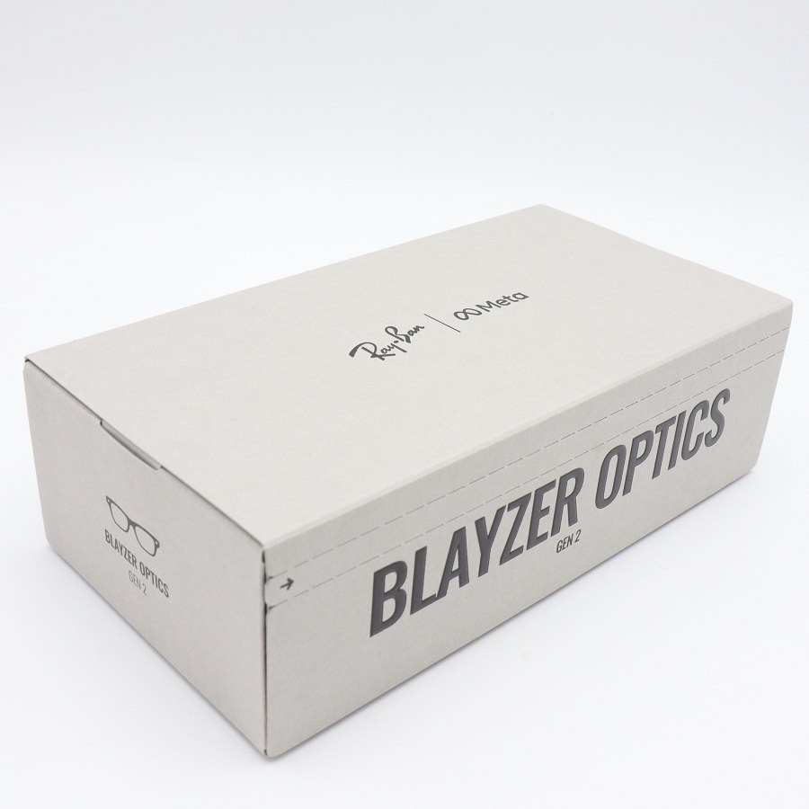 ■商品名 【新品未開封】Ray-Ban Meta Blayzer Optics Gen2 マットブラック RW7001 電子機能付きサングラス レイバン メタ 本体 ■商品状態 【N】未使用品 ・新品未開封の商品です。 ・商品自体は新品未使用ですが、買取品のため中古カテゴリーの新古品・未使用品で出品しております。 ・自社で梱包して発送いたします。 ■元箱・説明書について ・元箱：あり ■商品ランク説明 当店が定める商品ランクは下記の商品状態からランク分けをおこなっております。 【N】未使用品 【S】数回使用程度の美品 【A】大きなダメージもなく程度良好の美品 【B】一般的な使用感のある商品 【C】傷、汚れがあり使用感を感じるUSED品 【D】傷・汚れなどが多く見受けられる難有品 【E】ジャンク品 ■発送について ・佐川急便でお支払い確認後、2営業日以内に発送いたします。 ※沖縄県及び離島のお客様はゆうパックでの【着払い】となりますので予めご了承ください。 ■古物商許可証 【大阪府公安委員会：第621010150412号】 ■ご購入の前にお読みください ・当店の明らかな商品説明の記載ミス等でない限り、ご購入後の返金・返品等の対応はできません。 ・ご購入後、3日以上ご連絡が取れないお客様につきましては、誠に勝手ながら購入の意思なしと判断し、キャンセル扱いとさせていただく場合がございますので予めご了承ください。 ■返金・返品について ・購入した商品と異なる場合 ・説明欄に記載のない大きなダメージがあった場合 ・サイズや記載と違うお色の場合 ・初期動作不良があった場合 上記の内容に該当する場合のみ返金・返品をお受けいたします。 ※若干の状態の違いなどの個人的主観、ご注文間違いやスペックの認識の相違、思っていた商品と違うなど、個人的な理由での返品はお受けできません。 ■商品番号 MCL1PDY9YSW2TMCO