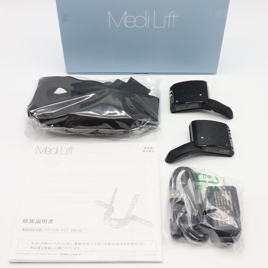 ■商品名 【新品/訳あり】ヤーマン メディリフト アイ EPE-10BB ウェアラブルEMS美顔器 目もとエステ YA-MAN 本体 ■商品状態 【N】未使用品 ・新品未使用品ですが、個人での長期保管品のため通電のみ確認をしております。 ・商品自体は新品未使用ですが、買取品のため中古カテゴリーの新古品・未使用品で出品しております。 ・自社で梱包して発送いたします。 ■元箱・説明書について ・元箱：あり ・説明書：あり ・保証書：あり（印字なし） ◆ぐっと、鮮烈な目もとへ。 ◆目もとの美しさを引き上げる、「目ヂカラ筋ケア」という発想。 ◆繊細な構造ゆえ"攻めのケア"が難しかった目もとを鍛える3DウェアラブルEMS美顔器。 サイズ：コントローラー約W78xH54xD15(mm)（電極部分含む） 　　　：シリコーンマスク約W620xH230(mm)（固定バンド含む、平置き時） 質量：シリコーンマスク約98g、コントローラー約32g（1個分） 充電時間：2.5時間（約3時間使用可能） カラー・型番：ブラック・EPE-10BB 製造国：日本（マスク：中国） ■商品ランク説明 当店が定める商品ランクは下記の商品状態からランク分けをおこなっております。 【N】未使用品 【S】数回使用程度の美品 【A】大きなダメージもなく程度良好の美品 【B】一般的な使用感のある商品 【C】傷、汚れがあり使用感を感じるUSED品 【D】傷・汚れなどが多く見受けられる難有品 【E】ジャンク品 ■発送について ・佐川急便でお支払い確認後、2営業日以内に発送いたします。 ※沖縄県及び離島のお客様はゆうパックでの【着払い】となりますので予めご了承ください。 ■古物商許可証 【大阪府公安委員会：第621010150412号】 ■ご購入の前にお読みください ・当店の明らかな商品説明の記載ミス等でない限り、ご購入後の返金・返品等の対応はできません。 ・ご購入後、3日以上ご連絡が取れないお客様につきましては、誠に勝手ながら購入の意思なしと判断し、キャンセル扱いとさせていただく場合がございますので予めご了承ください。 ■返金・返品について ・購入した商品と異なる場合 ・説明欄に記載のない大きなダメージがあった場合 ・サイズや記載と違うお色の場合 ・初期動作不良があった場合 上記の内容に該当する場合のみ返金・返品をお受けいたします。 ※若干の状態の違いなどの個人的主観、ご注文間違いやスペックの認識の相違、思っていた商品と違うなど、個人的な理由での返品はお受けできません。 ■商品番号 063561