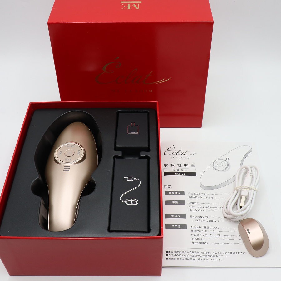 ■商品名 【美品】ME LA BOUM Eclat ECL-02 美顔器 ミー ラボン エクラ 本体 ■商品状態 【A】大きなダメージもなく程度良好の美品 ・USED品ではございますが大きなダメージや汚れなどもなく状態の良い商品です。 ・充電アダプターが付属しておりませんが、他のアダプターで代用可能です。 ・動作確認済みのためご購入後はすぐにご使用いただけます。 ・自社で梱包して発送いたします。 ※付属品は画像にあるものが全てとなります。 ■元箱・説明書について ・元箱：あり ・説明書：あり ・保証書：あり（印字なし） ◆IKKOプロデュース ◆累計売上34億円以上の大人気美顔器が新機能を搭載してバージョンアップ！ ◆サロンのようなケアが、自宅で手軽にできます。 ■商品ランク説明 当店が定める商品ランクは下記の商品状態からランク分けをおこなっております。 【N】未使用品 【S】数回使用程度の美品 【A】大きなダメージもなく程度良好の美品 【B】一般的な使用感のある商品 【C】傷、汚れがあり使用感を感じるUSED品 【D】傷・汚れなどが多く見受けられる難有品 【E】ジャンク品 ■発送について ・佐川急便でお支払い確認後、2営業日以内に発送いたします。 ※沖縄県及び離島のお客様はゆうパックでの【着払い】となりますので予めご了承ください。 ■古物商許可証 【大阪府公安委員会：第621010150412号】 ■ご購入の前にお読みください ・当店の明らかな商品説明の記載ミス等でない限り、ご購入後の返金・返品等の対応はできません。 ・ご購入後、3日以上ご連絡が取れないお客様につきましては、誠に勝手ながら購入の意思なしと判断し、キャンセル扱いとさせていただく場合がございますので予めご了承ください。 ■返金・返品について ・購入した商品と異なる場合 ・説明欄に記載のない大きなダメージがあった場合 ・サイズや記載と違うお色の場合 ・初期動作不良があった場合 上記の内容に該当する場合のみ返金・返品をお受けいたします。 ※若干の状態の違いなどの個人的主観、ご注文間違いやスペックの認識の相違、思っていた商品と違うなど、個人的な理由での返品はお受けできません。 ■商品番号 063551