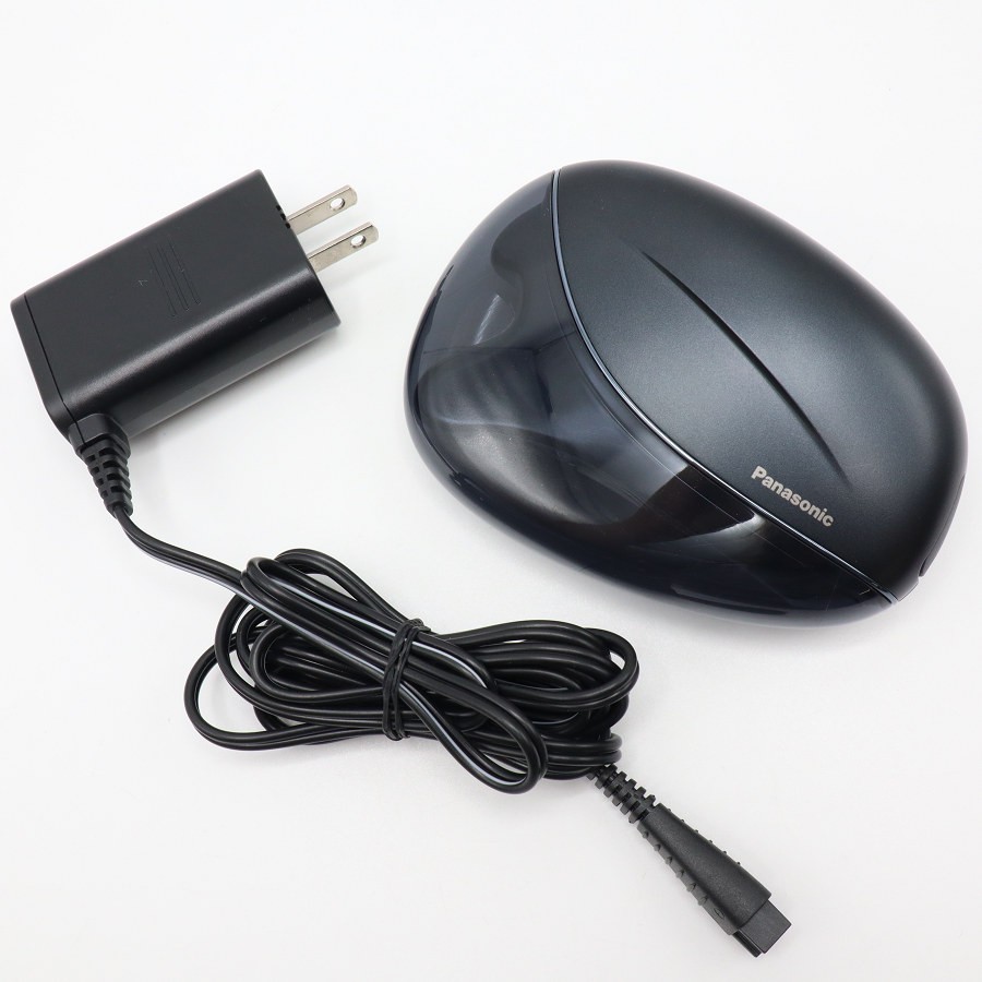 ■商品名 【美品】パナソニック バイタリフト かっさ EH-SP85-K リフトケア 美顔器 Panasonic 本体 ■商品状態 【A】大きなダメージもなく程度良好の美品 ・USED品ではございますが大きなダメージや汚れなどもなく状態の良い商品です。 ・商品の特性上、フタには細かな擦れキズがございます。 ・動作確認済みのためご購入後はすぐにご使用いただけます。 ・自社で梱包して発送いたします。 ※付属品は画像にあるものが全てとなります。 ■元箱・説明書について ・元箱：なし（自社で梱包） ・説明書：なし ・保証書：なし ◆独自の「デュアルダイナミックEMS」で表情筋を効率的にトレーニングするリフトケア美顔器。 ◆2種類の波形を組み合わせ、引き上げながら動かす。 ◆EMS電極を当てやすいかっさ形状のため、気になる部分を狙いやすく、引き上げるように使え、筋肉を鍛えている実感も得られる。 ◆お風呂使用OKの防水仕様（IPX7基準）で、1回の充電でEMSだけなら約6か月使える。 ◆EMSを肌により伝えやすくする専用ジェルが付属。 タイプ：リフトケア美顔器 ■商品ランク説明 当店が定める商品ランクは下記の商品状態からランク分けをおこなっております。 【N】未使用品 【S】数回使用程度の美品 【A】大きなダメージもなく程度良好の美品 【B】一般的な使用感のある商品 【C】傷、汚れがあり使用感を感じるUSED品 【D】傷・汚れなどが多く見受けられる難有品 【E】ジャンク品 ■発送について ・佐川急便でお支払い確認後、2営業日以内に発送いたします。 ※沖縄県及び離島のお客様はゆうパックでの【着払い】となりますので予めご了承ください。 ■古物商許可証 【大阪府公安委員会：第621010150412号】 ■ご購入の前にお読みください ・当店の明らかな商品説明の記載ミス等でない限り、ご購入後の返金・返品等の対応はできません。 ・ご購入後、3日以上ご連絡が取れないお客様につきましては、誠に勝手ながら購入の意思なしと判断し、キャンセル扱いとさせていただく場合がございますので予めご了承ください。 ■返金・返品について ・購入した商品と異なる場合 ・説明欄に記載のない大きなダメージがあった場合 ・サイズや記載と違うお色の場合 ・初期動作不良があった場合 上記の内容に該当する場合のみ返金・返品をお受けいたします。 ※若干の状態の違いなどの個人的主観、ご注文間違いやスペックの認識の相違、思っていた商品と違うなど、個人的な理由での返品はお受けできません。 ■商品番号 063617