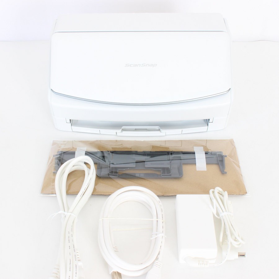 ■商品名 【美品】富士通 PFU ScanSnap FI-IX1600A ドキュメントスキャナー ホワイト スキャンスナップ IX1600 本体 ■商品状態 【A】大きなダメージもなく程度良好の美品 ・USED品ではございますが大きなダメージや汚れなどもなく状態の良い商品です。 ・総スキャン枚数は1枚です。（ScanSnap Homeにて確認） ・動作確認済みのためご購入後はすぐにご使用いただけます。 ・自社で梱包して発送いたします。 ※付属品は画像にあるものが全てとなります。 ■元箱・説明書について ・元箱：なし（自社で梱包） ・説明書：なし ・保証書：なし ◆やりたいことをワンタッチ！簡単操作のタッチパネルを搭載。 ■商品ランク説明 当店が定める商品ランクは下記の商品状態からランク分けをおこなっております。 【N】未使用品 【S】数回使用程度の美品 【A】大きなダメージもなく程度良好の美品 【B】一般的な使用感のある商品 【C】傷、汚れがあり使用感を感じるUSED品 【D】傷・汚れなどが多く見受けられる難有品 【E】ジャンク品 ■発送について ・佐川急便でお支払い確認後、2営業日以内に発送いたします。 ※沖縄県及び離島のお客様はゆうパックでの【着払い】となりますので予めご了承ください。 ■古物商許可証 【大阪府公安委員会：第621010150412号】 ■ご購入の前にお読みください ・当店の明らかな商品説明の記載ミス等でない限り、ご購入後の返金・返品等の対応はできません。 ・ご購入後、3日以上ご連絡が取れないお客様につきましては、誠に勝手ながら購入の意思なしと判断し、キャンセル扱いとさせていただく場合がございますので予めご了承ください。 ■返金・返品について ・購入した商品と異なる場合 ・説明欄に記載のない大きなダメージがあった場合 ・サイズや記載と違うお色の場合 ・初期動作不良があった場合 上記の内容に該当する場合のみ返金・返品をお受けいたします。 ※若干の状態の違いなどの個人的主観、ご注文間違いやスペックの認識の相違、思っていた商品と違うなど、個人的な理由での返品はお受けできません。 ■商品番号 063710