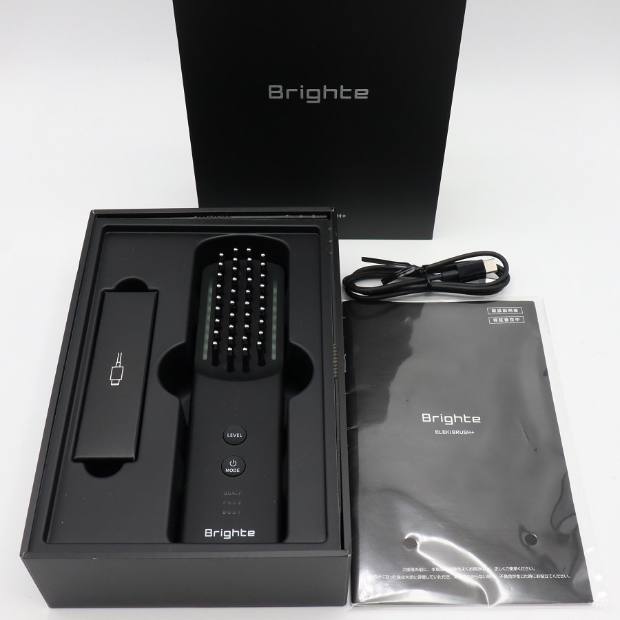 ■商品名 【美品】Brighte ELEKI BRUSH+ BRT-FSB180 ブラック 美顔器 EMS フェイスケア ブライト エレキブラシ 本体 ■商品状態 【A】大きなダメージもなく程度良好の美品 ・USED品ではございますが大きなダメージや汚れなどもなく状態の良い商品です。 ・動作確認済みのためご購入後はすぐにご使用いただけます。 ・自社で梱包して発送いたします。 ※付属品は画像にあるものが全てとなります。 ■元箱・説明書について ・元箱：あり ・説明書：あり ・保証書：あり（印字あり）2026年1月11日購入 ◆EMS刺激が190%にアップし、ハリ施術を受けているかのようなハイパワーな刺激が特徴のブラシ型美顔器。 ◆アタッチメントの付け替えは不要で、ボタンで切り替えることで顔はもちろん頭皮、全身に使える。 ◆「ポレーション機能」を追加し、美容成分が直接肌に浸透。よりしなやかで摩擦の少ない「3Dソフトピン」を採用し、360度スムーズに動く。 ■商品ランク説明 当店が定める商品ランクは下記の商品状態からランク分けをおこなっております。 【N】未使用品 【S】数回使用程度の美品 【A】大きなダメージもなく程度良好の美品 【B】一般的な使用感のある商品 【C】傷、汚れがあり使用感を感じるUSED品 【D】傷・汚れなどが多く見受けられる難有品 【E】ジャンク品 ■発送について ・佐川急便でお支払い確認後、2営業日以内に発送いたします。 ※沖縄県及び離島のお客様はゆうパックでの【着払い】となりますので予めご了承ください。 ■古物商許可証 【大阪府公安委員会：第621010150412号】 ■ご購入の前にお読みください ・当店の明らかな商品説明の記載ミス等でない限り、ご購入後の返金・返品等の対応はできません。 ・ご購入後、3日以上ご連絡が取れないお客様につきましては、誠に勝手ながら購入の意思なしと判断し、キャンセル扱いとさせていただく場合がございますので予めご了承ください。 ■返金・返品について ・購入した商品と異なる場合 ・説明欄に記載のない大きなダメージがあった場合 ・サイズや記載と違うお色の場合 ・初期動作不良があった場合 上記の内容に該当する場合のみ返金・返品をお受けいたします。 ※若干の状態の違いなどの個人的主観、ご注文間違いやスペックの認識の相違、思っていた商品と違うなど、個人的な理由での返品はお受けできません。 ■商品番号 063725