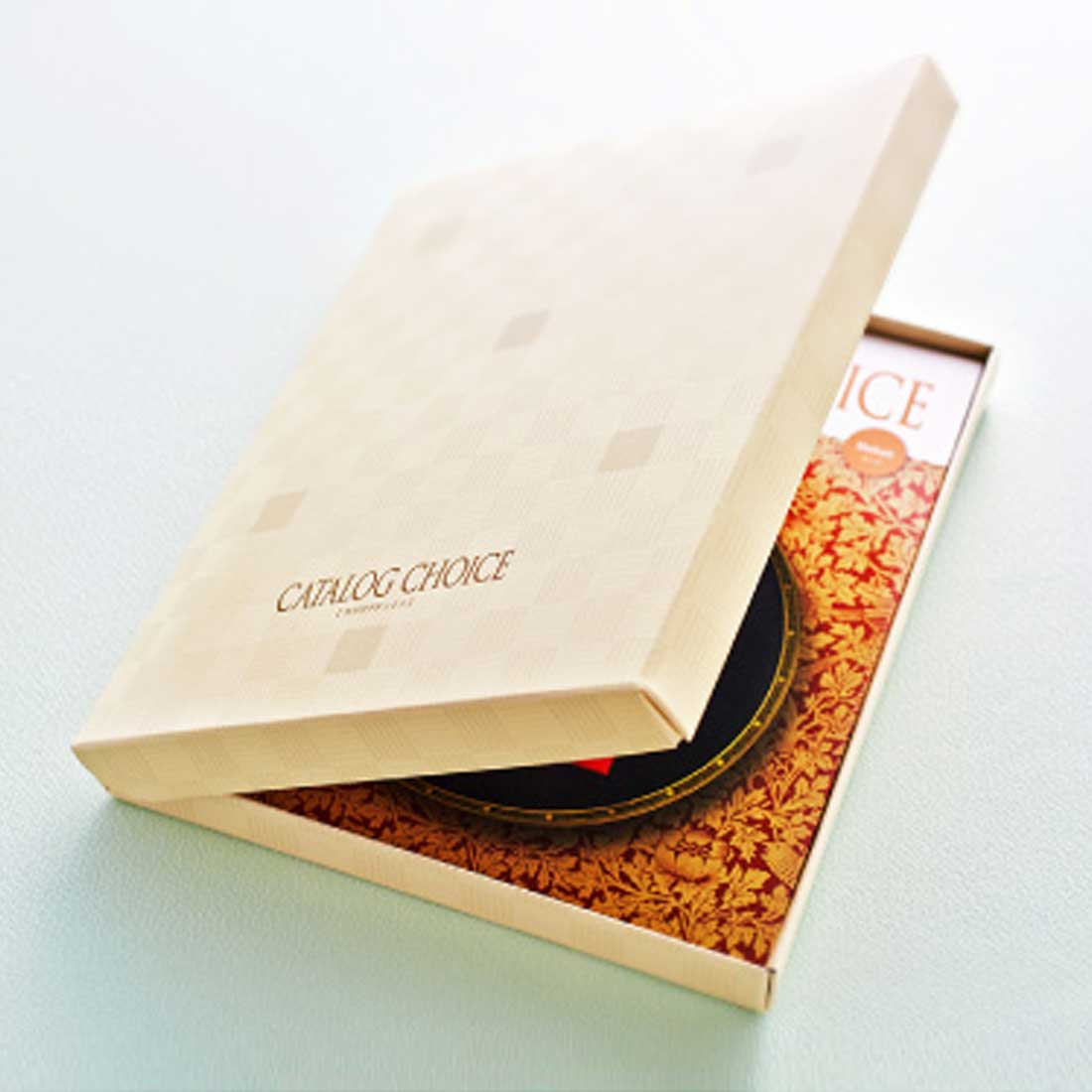 Regaloレガーロセレクトギフトの【ホワイトデー お返し】【送料無料】【カタログチョイス】カタログギフト [サテン]ギフト お返し 内祝い 香典返し 結婚祝い 引出物 グルメ 出産祝い 新築祝い 各種お祝いなど ギフト プレゼント カタログギフト｜アングル3