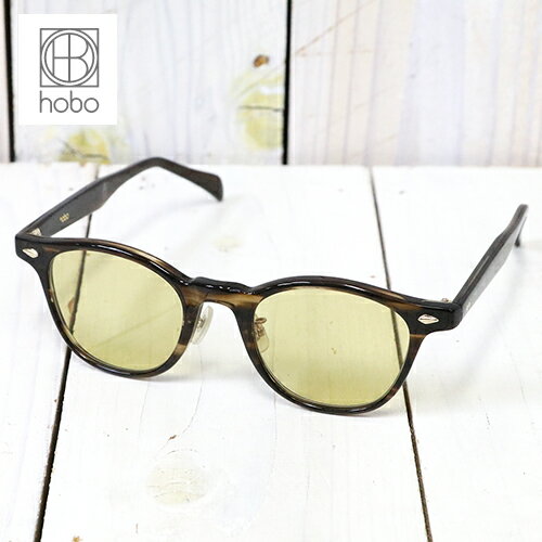 hobo　　"Wellington Frame Sunglasses Acetate by KANEKO OPTICAL" カラー(Brown) 品番：HB-A4311 素材　 Acetate Made in Japan 1958年に眼鏡卸商として創業し国際的なブランドとして知られる金子眼鏡に製作を依頼したウェリントン型モデルです。天地幅が広く、少し丸みを帯びた四角形に近いフレームがベースで、ブローラインに丸みがあるのでとても顔馴染みが良いモデルです。職人が時間をかけ磨き上げることで、美しい丸みを帯び、滑らかな掛け心地です。 【サイズ】 &nbsp; H(縦) W(横) D(マチ) ONE SIZE 4.5cm 14cm 14.5cm ■ International shipping/Introduction■for overseas customers ギフト対応